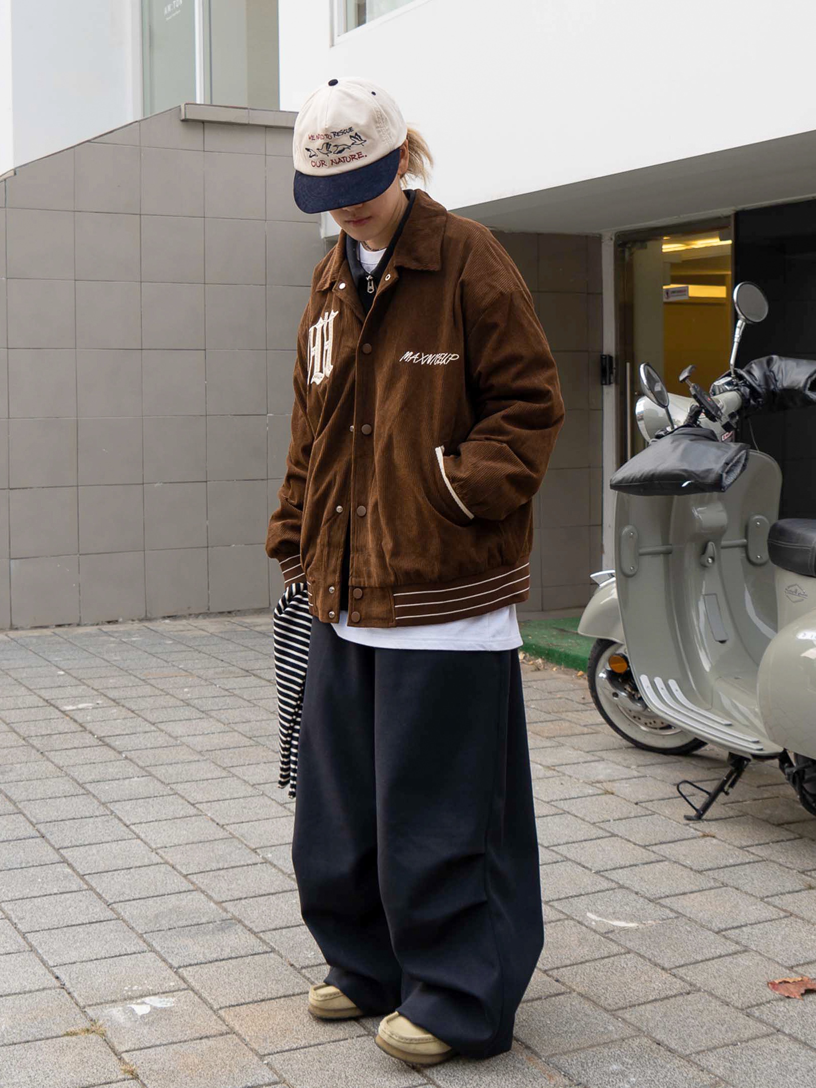 Clarks Wallabee Maple Suede 착용 스타일 - 1