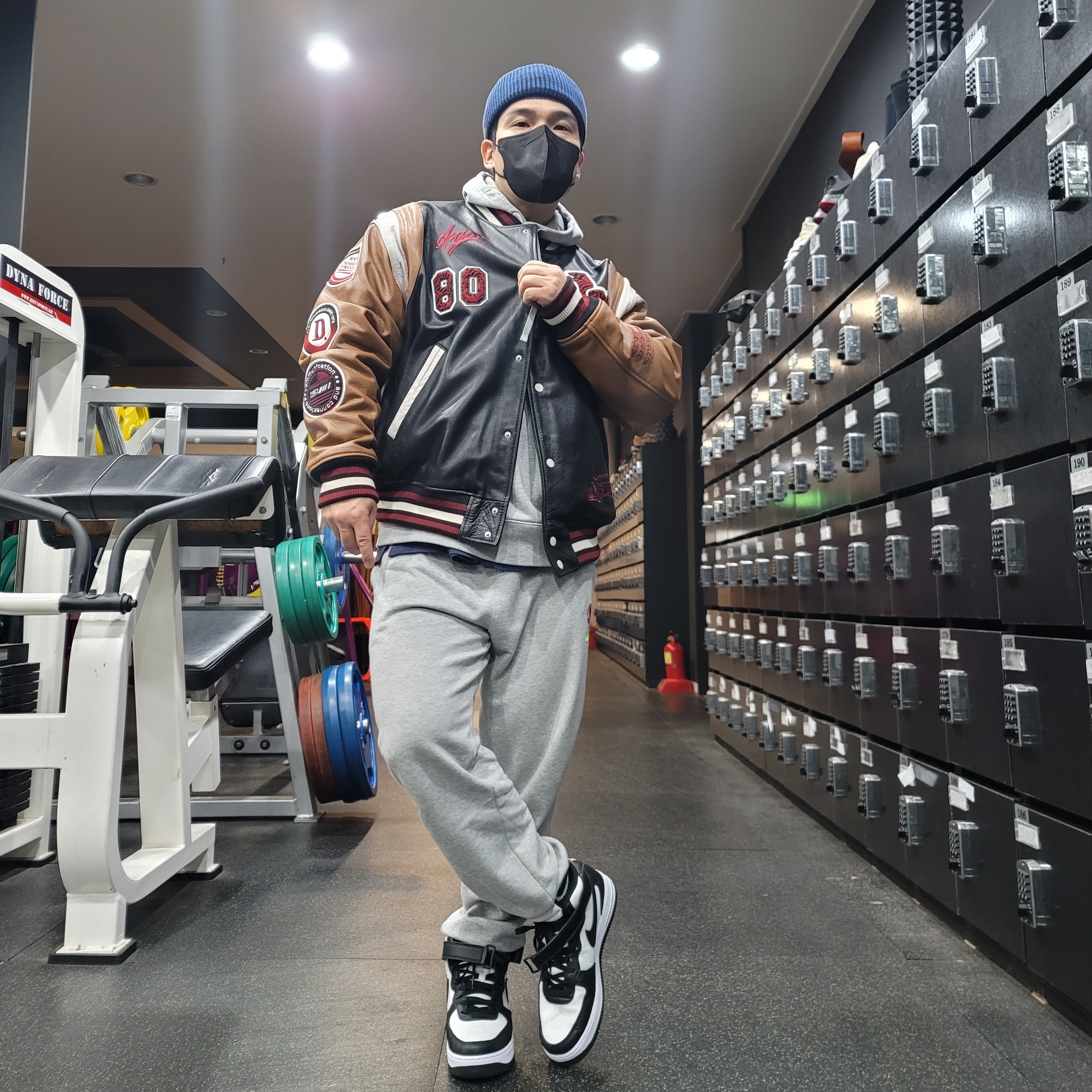 Nike x Stussy Air Force 1 '07 Mid SP Black and Light Bone 착용 스타일 - 1