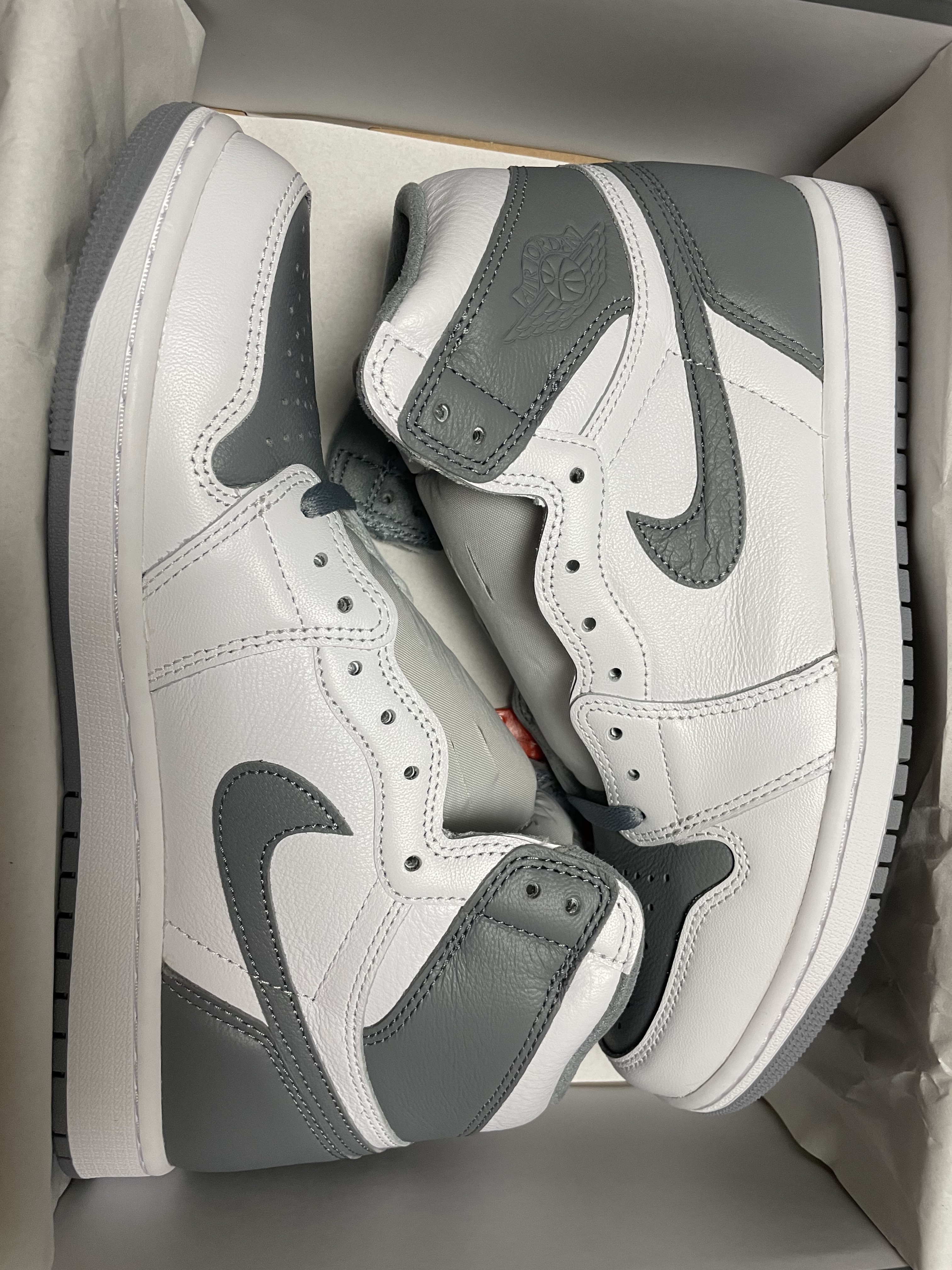 Jordan 1 Retro High OG Stealth 착용 스타일 - 2