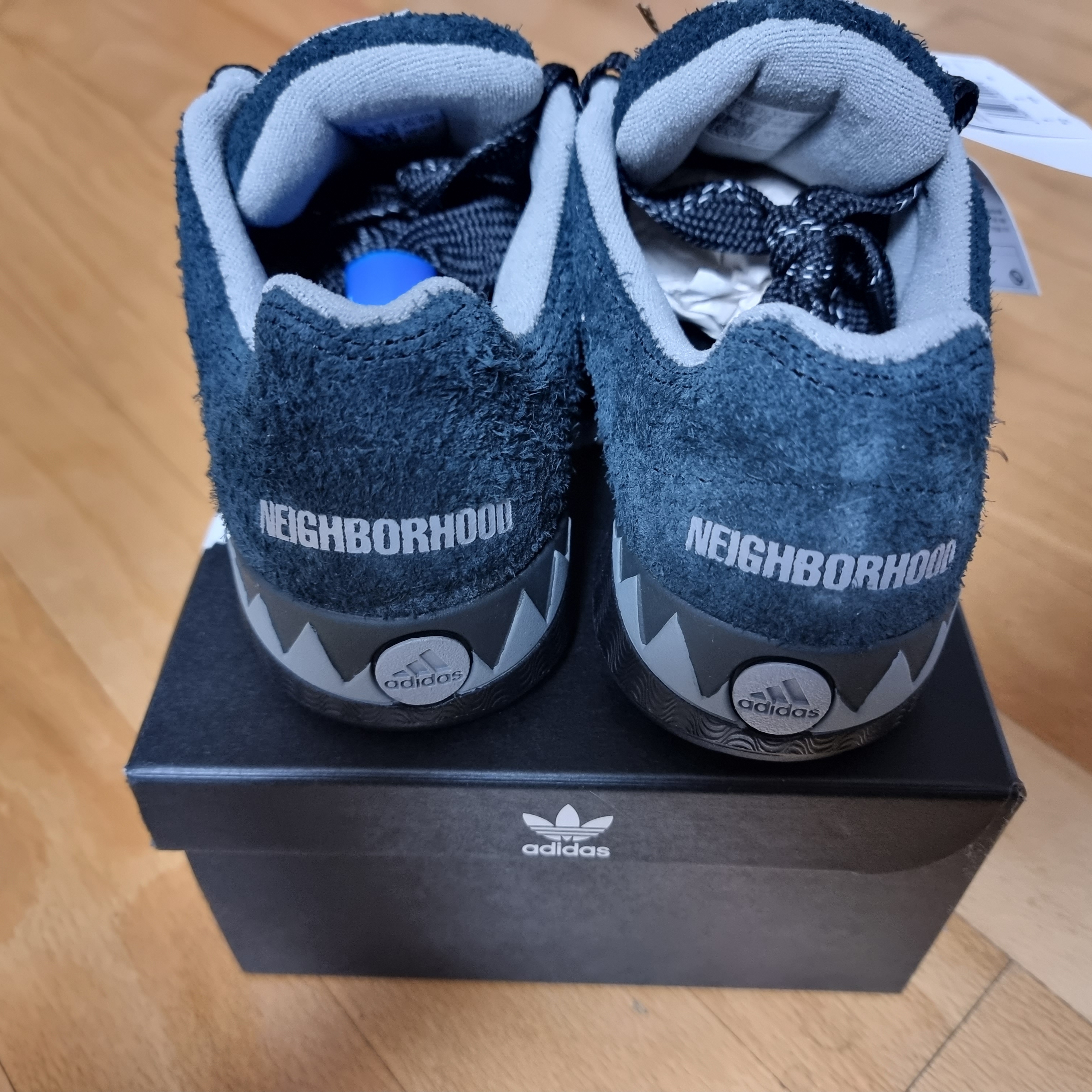 Adidas x Neighborhood Adimatic Core Black 착용 스타일 - 2