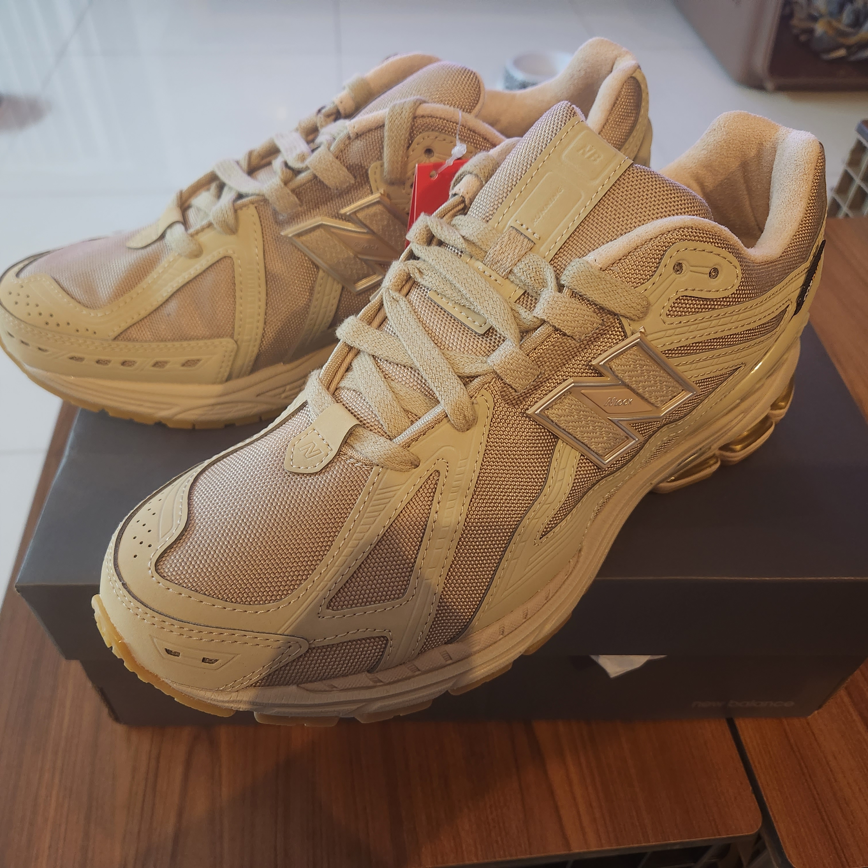 New Balance 1906R Rattan 착용 스타일 - 1