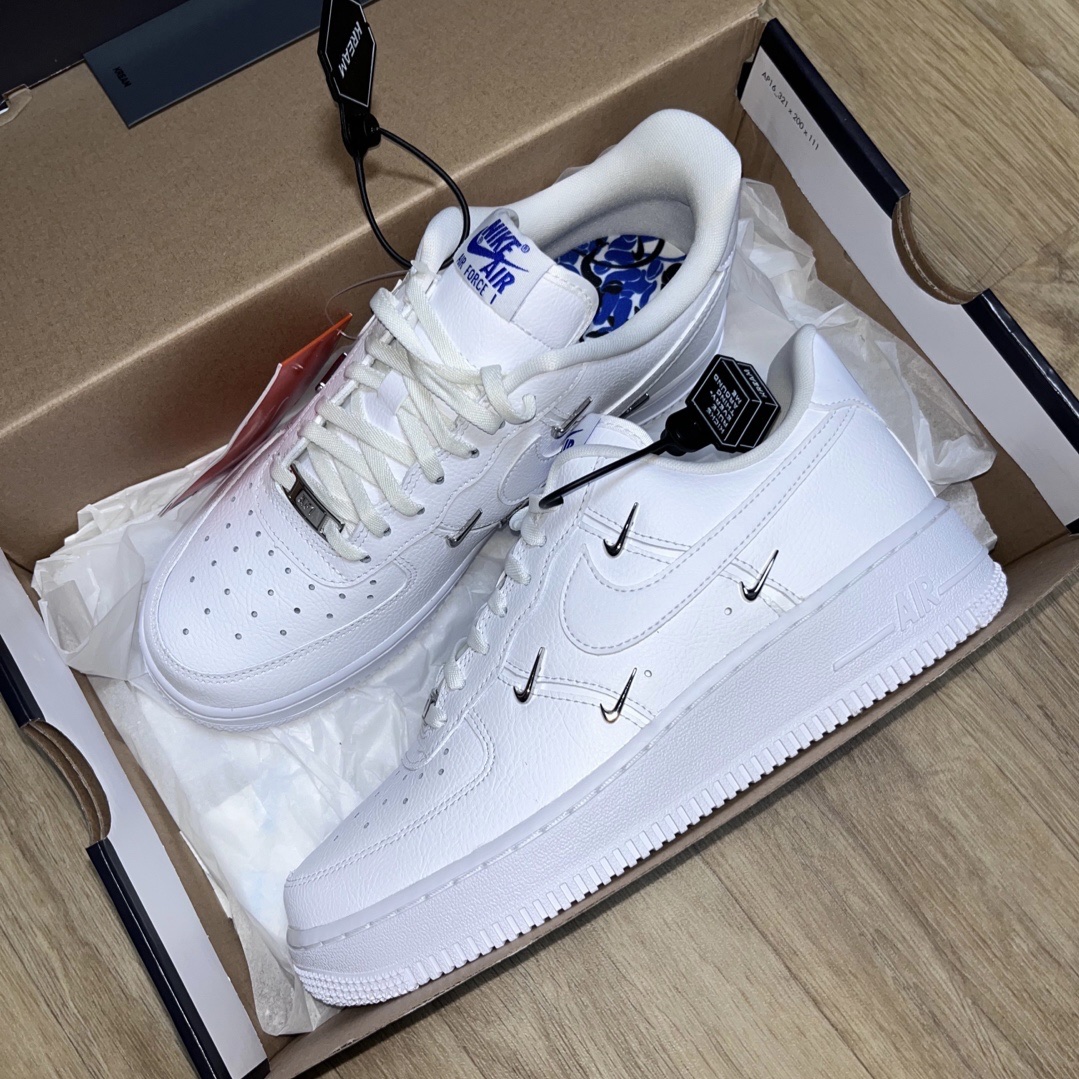 (W) Nike Air Force 1 Low '07 LX Chrome Luxe 착용 스타일
