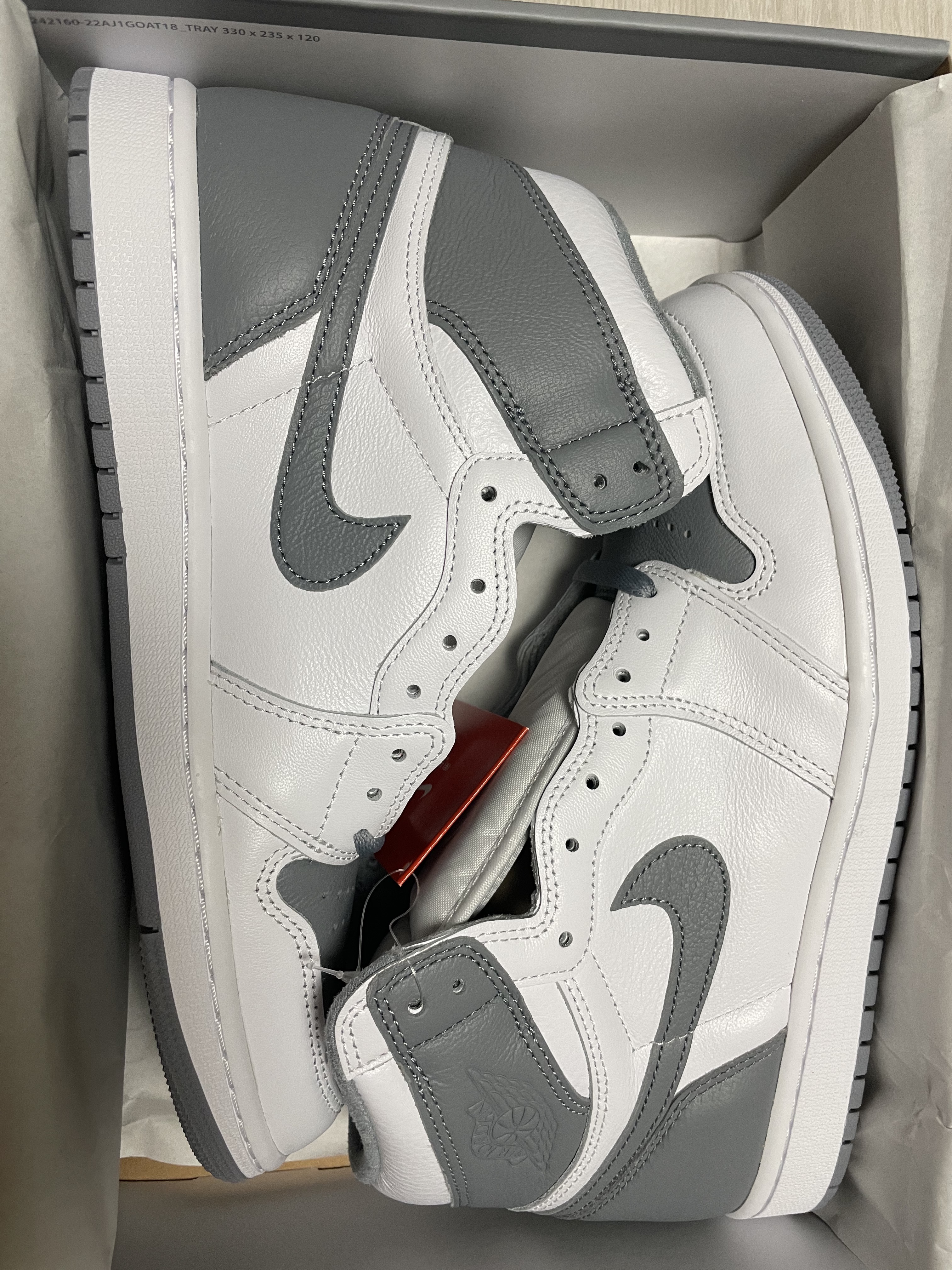 Jordan 1 Retro High OG Stealth 착용 스타일 - 1