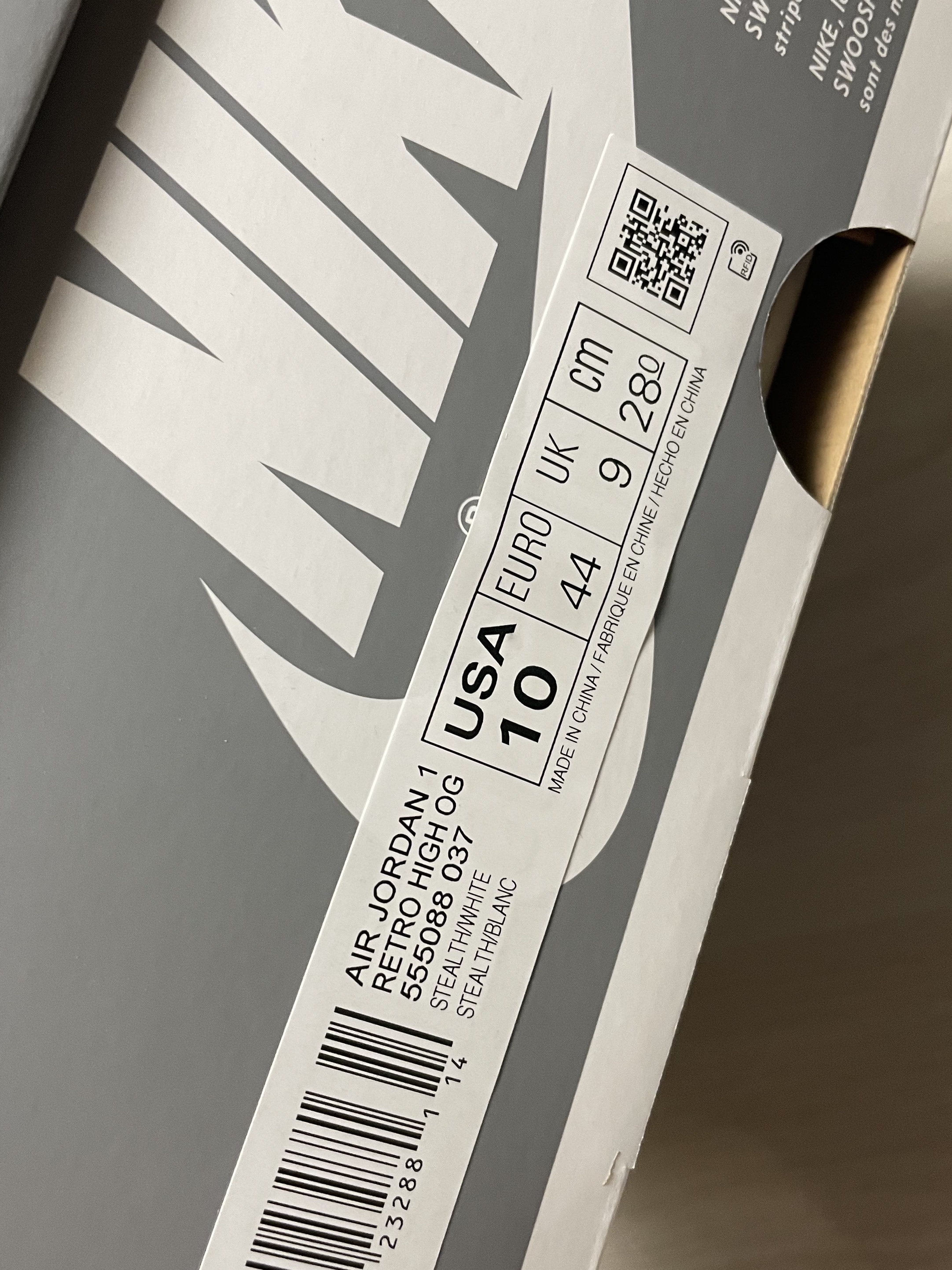 Jordan 1 Retro High OG Stealth 착용 스타일 - 5