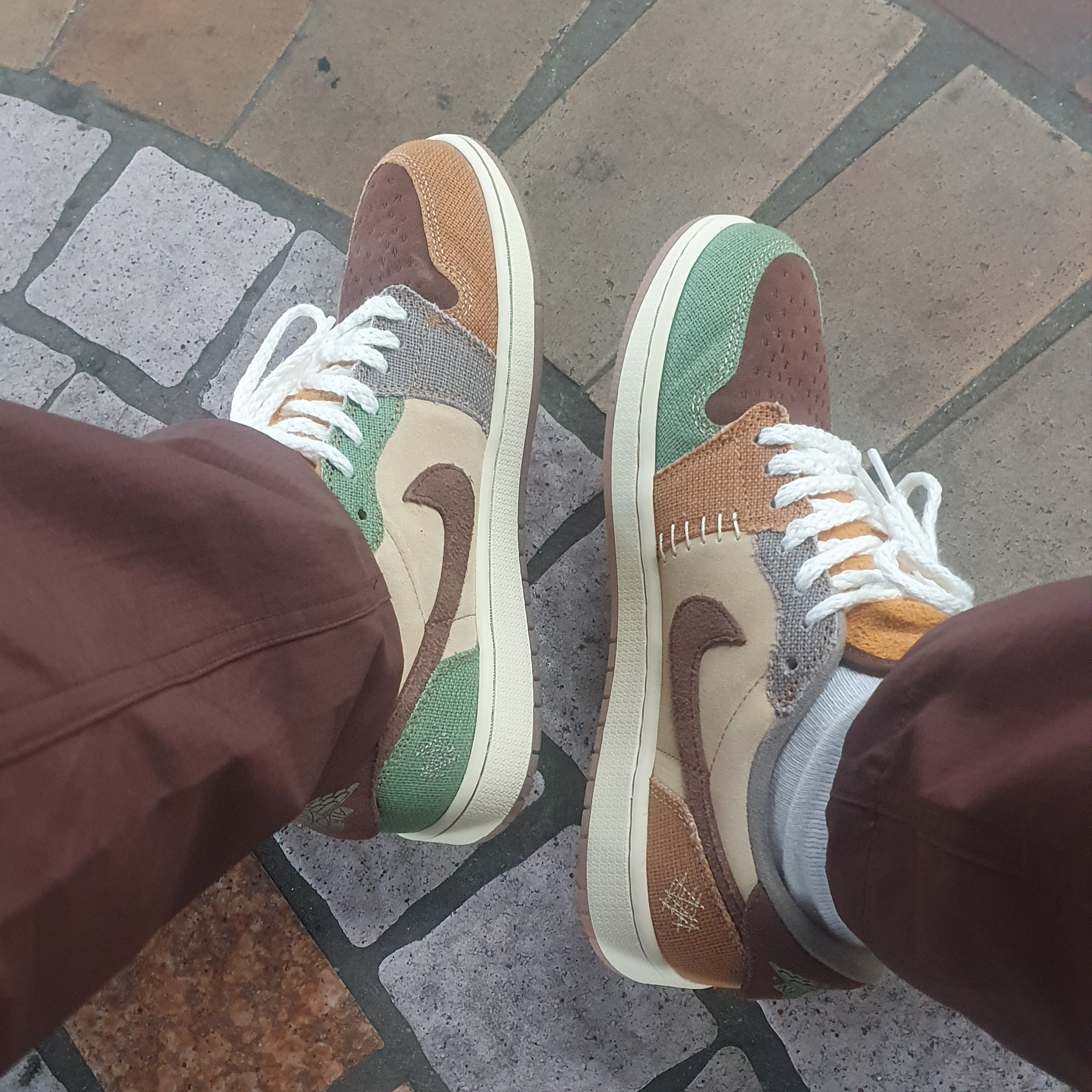 Jordan 1 x Zion Williamson Retro Low OG Flax and Oil Green 착용 스타일