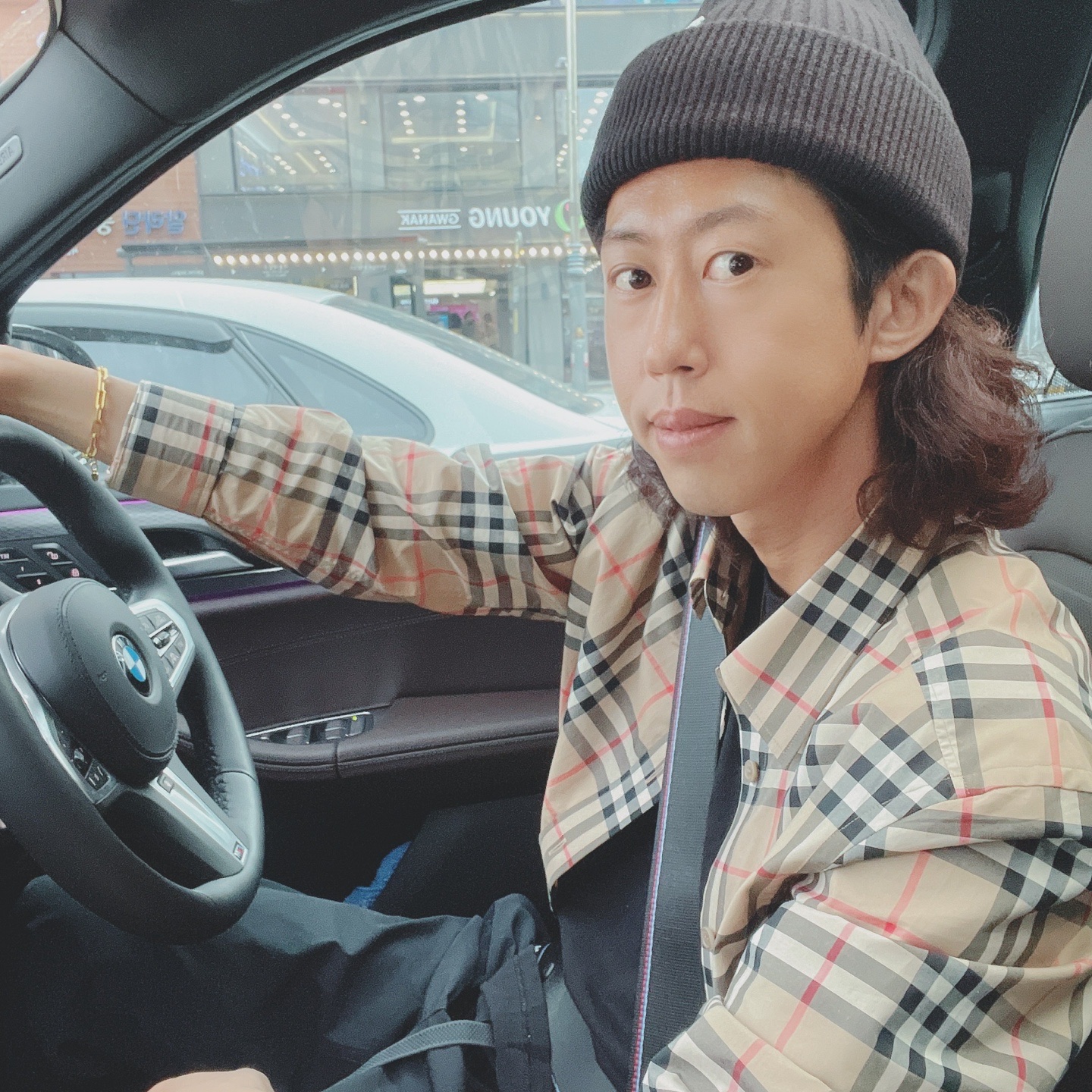 Burberry Check Cotton Poplin Shirt Archive Beige, Nike NRG ACG Cuffed Beanie Black 착용 스타일