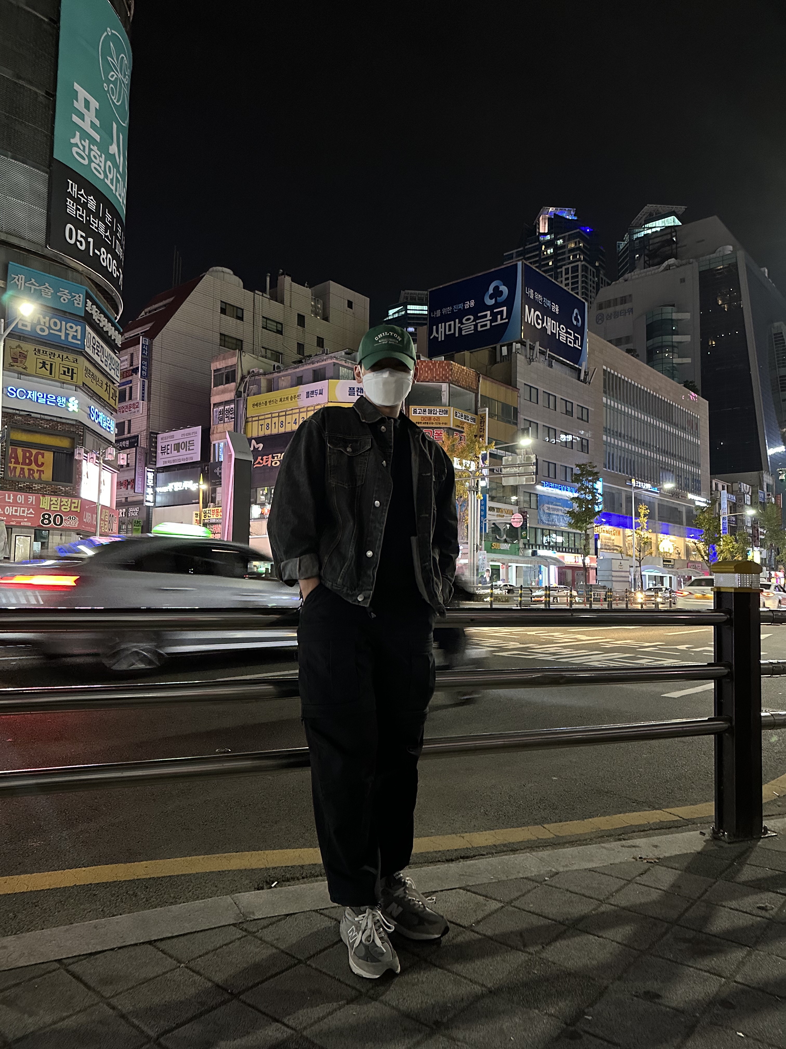 Nike ACG Smith Summit Cargo Pants Black Summit White - Asia, New Balance 993 Made in USA Grey - D Standard 착용 스타일