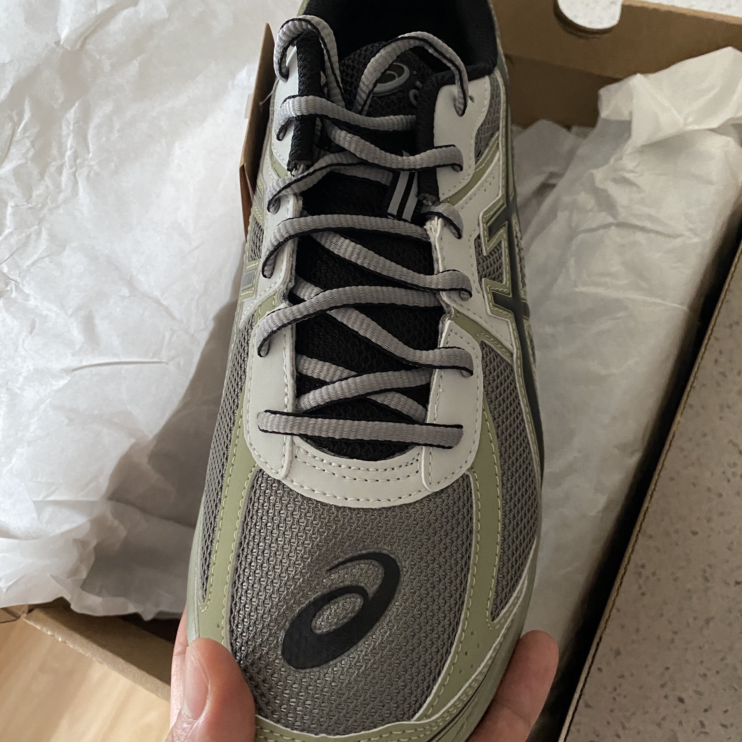 Asics Jog 100 S Sheet Rock - 2E Wide 착용 스타일 - 1