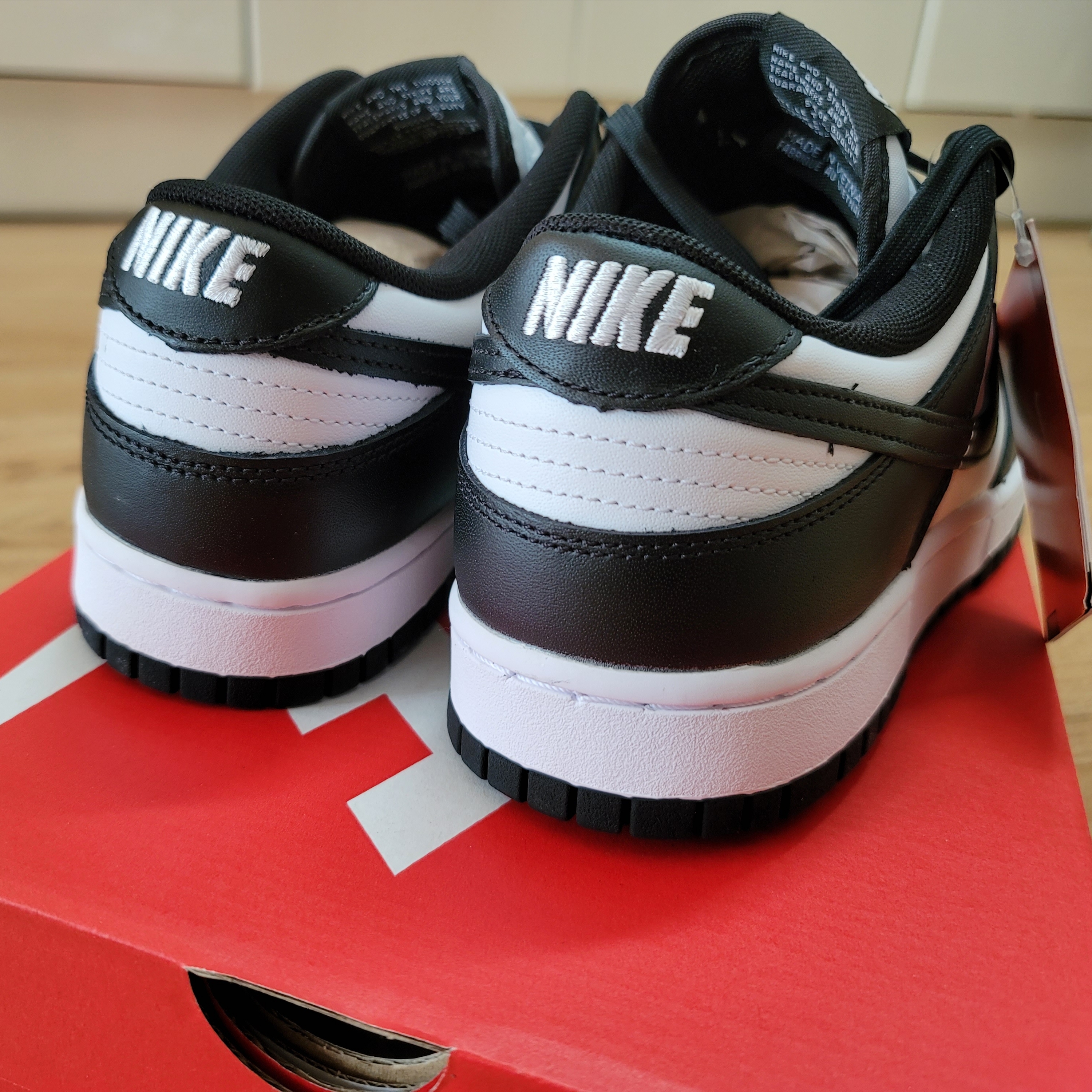 Nike Dunk Low Retro Black 착용 스타일 - 2