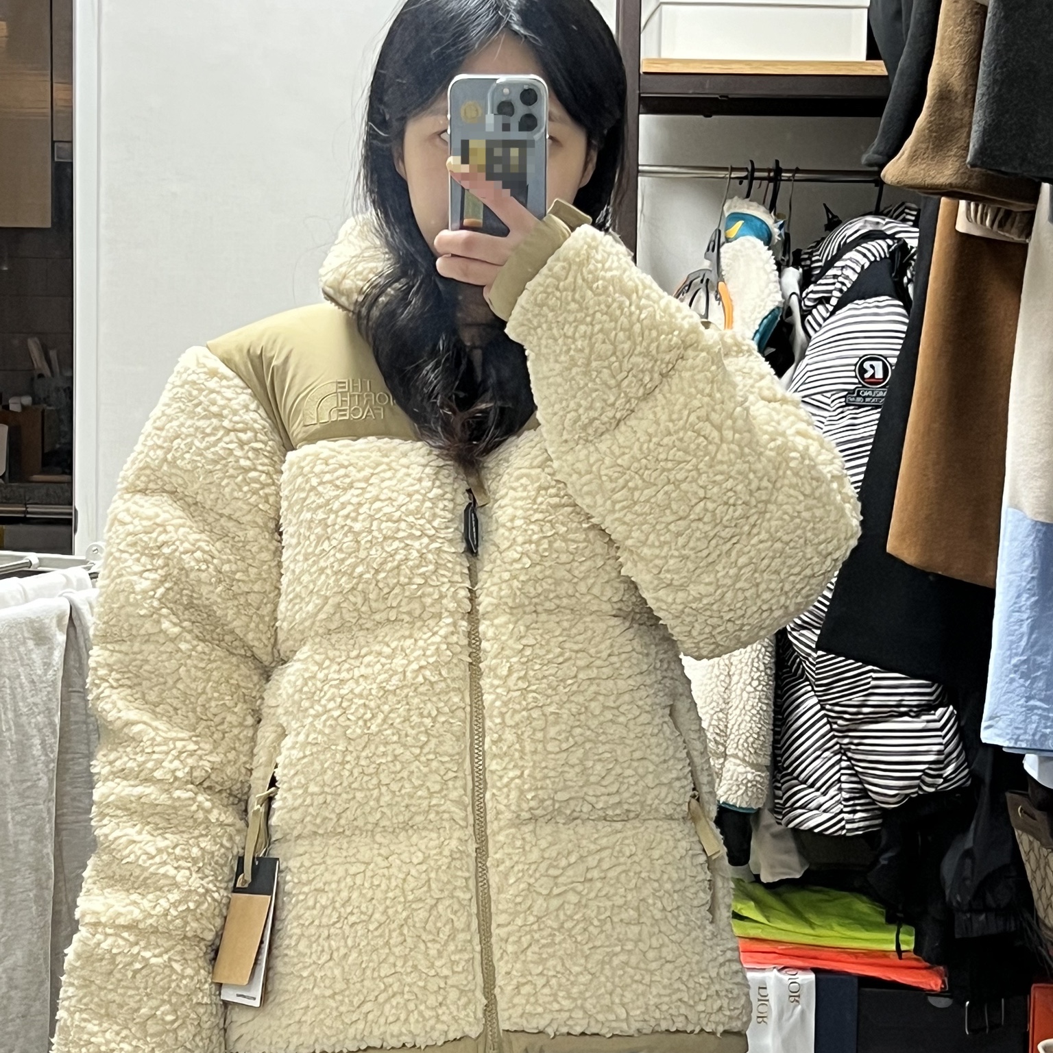 The North Face Sherpa Nuptse Jacket Sand 착용 스타일