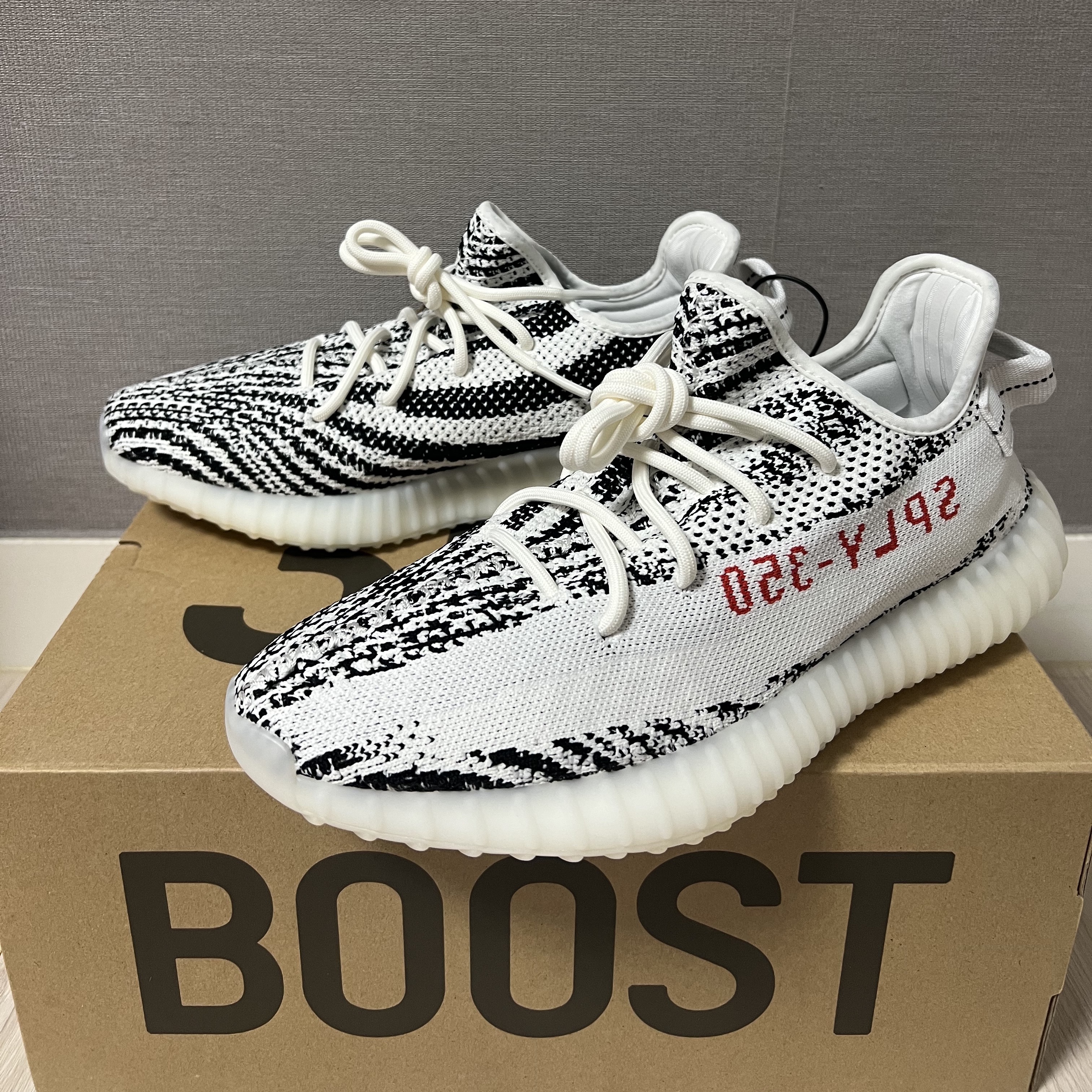 Adidas Yeezy Boost 350 V2 Zebra 2022/2023 착용 스타일