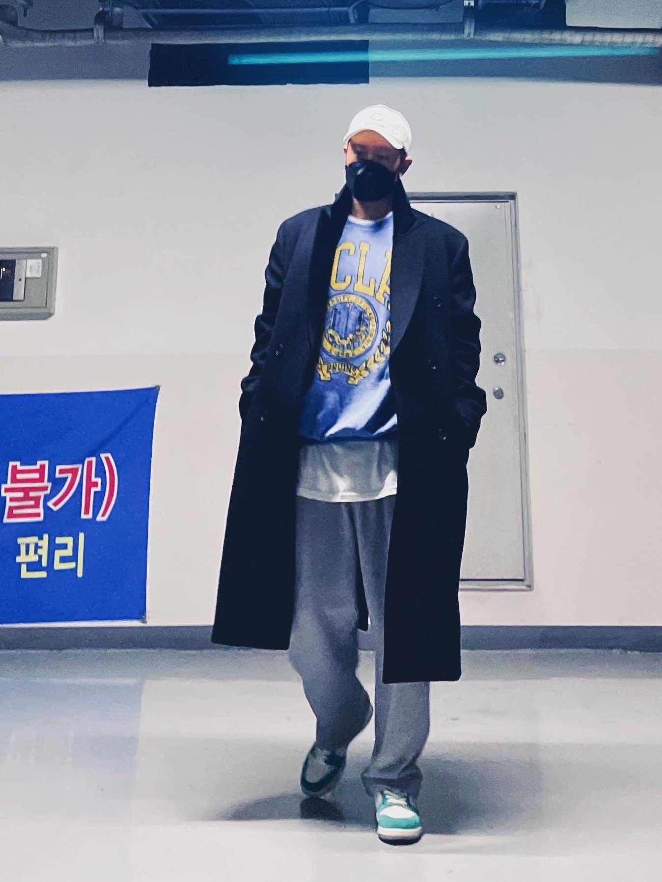 Nike x Kasina Dunk Low Road Sign - Kasina Exclusive, Tonywack Wool and Cashmere Double-Breasted Coat Black 착용 스타일 - 1