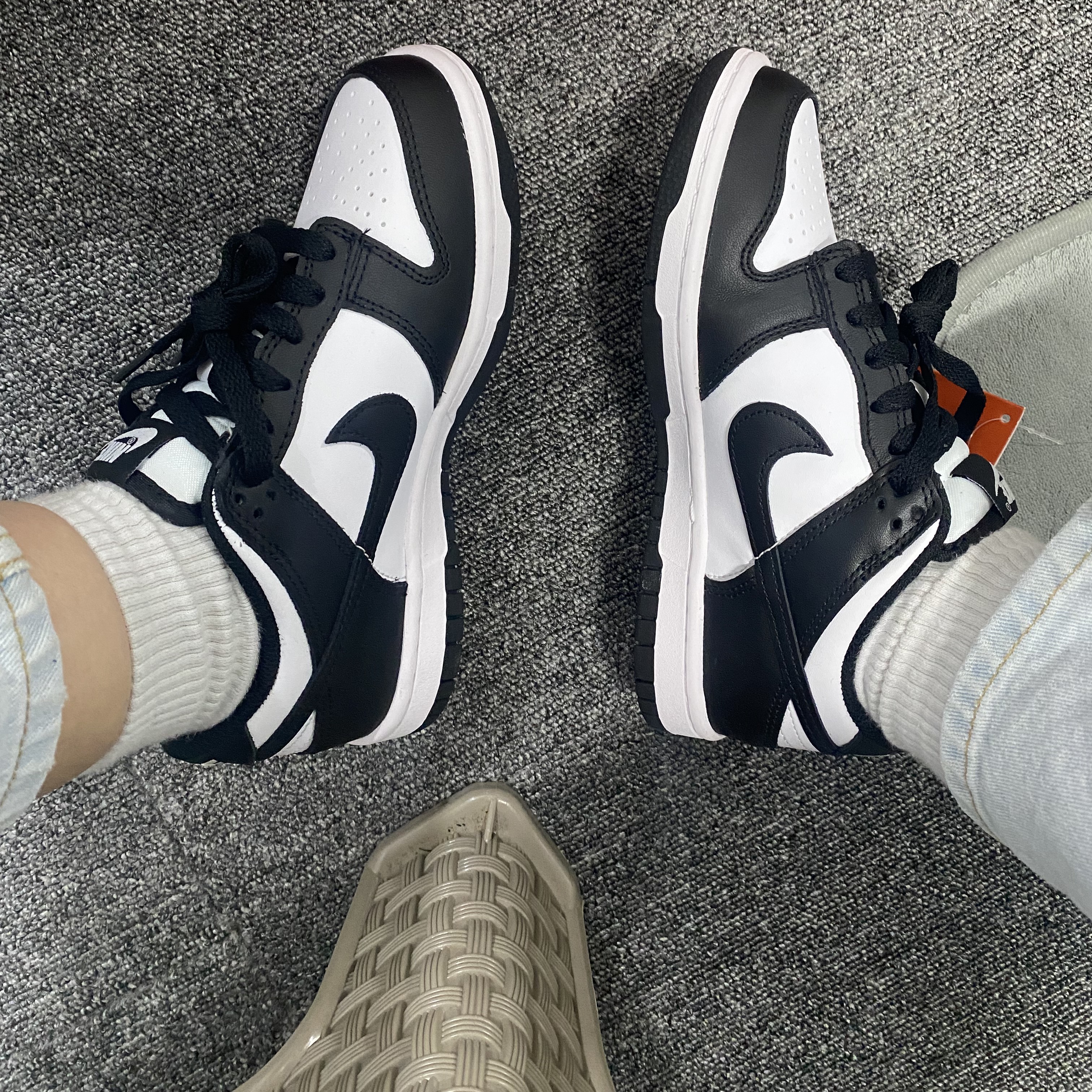 (GS) Nike Dunk Low Black 착용 스타일 - 2