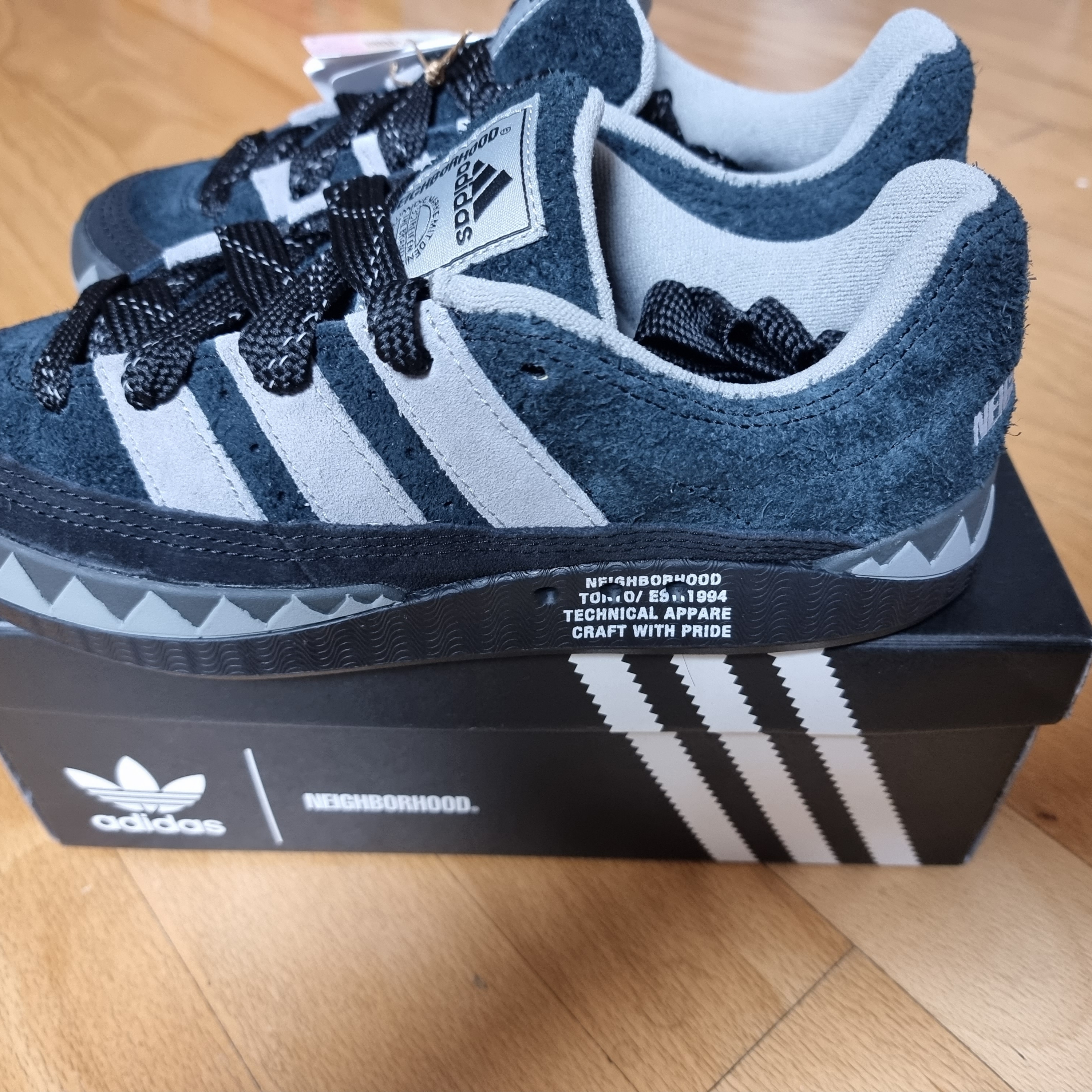 Adidas x Neighborhood Adimatic Core Black 착용 스타일 - 1