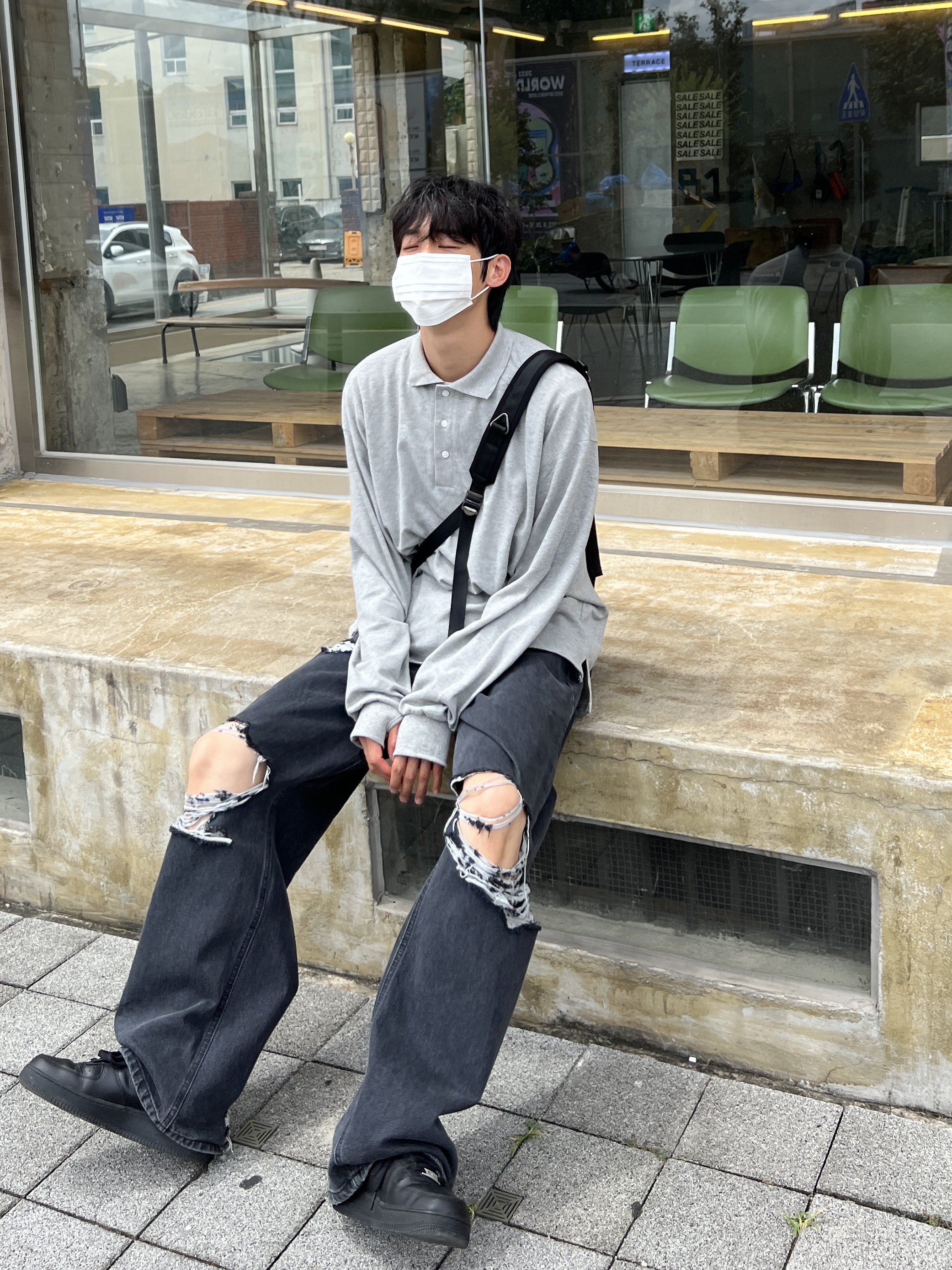 Nike Air Force 1 '07 Low Triple Black 착용 스타일 - 1