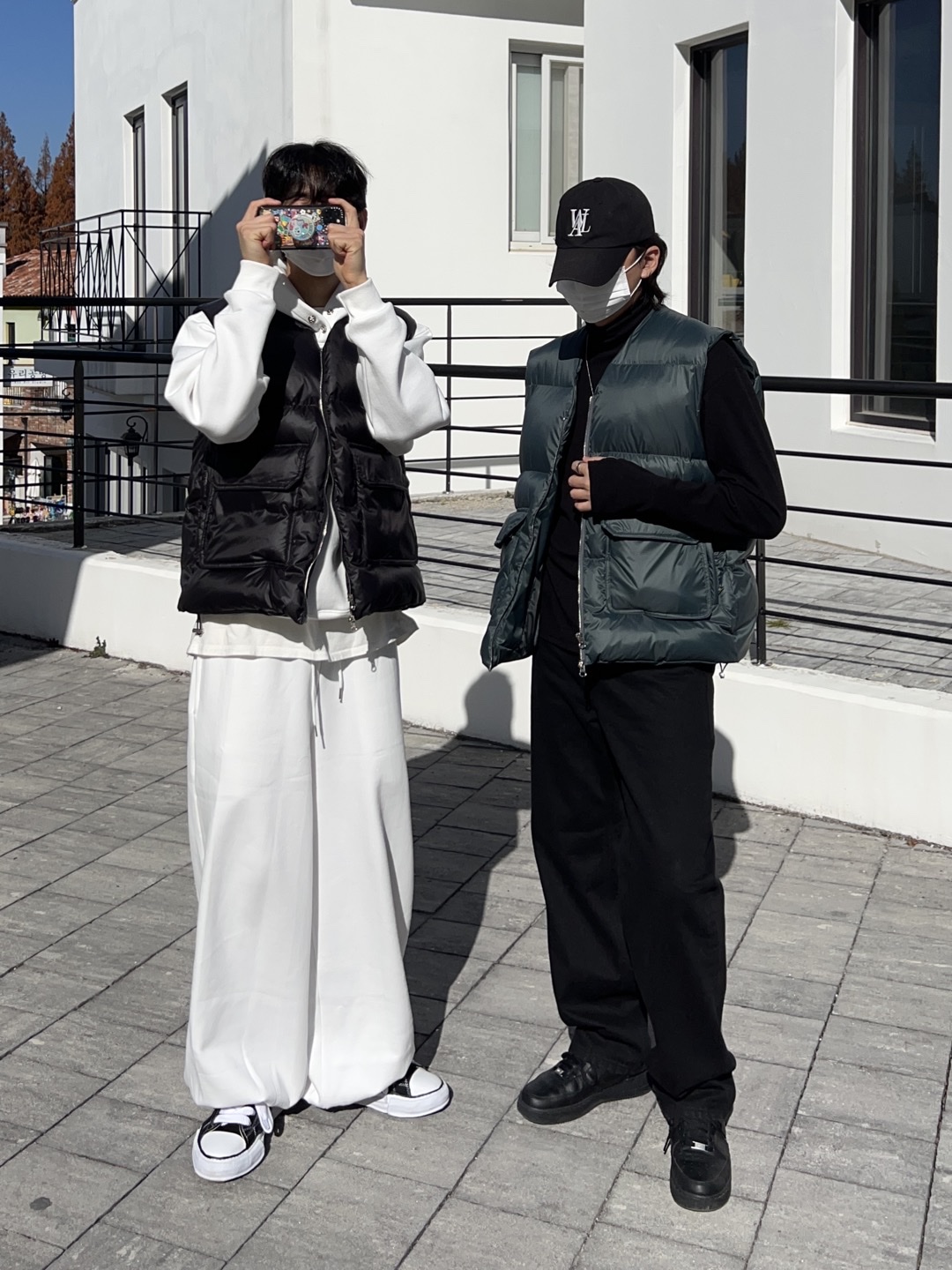 Maison Mihara Yasuhiro Peterson OG Sole Canvas Low Sneakers Black, Nike Air Force 1 '07 Low Triple Black 착용 스타일 - 1
