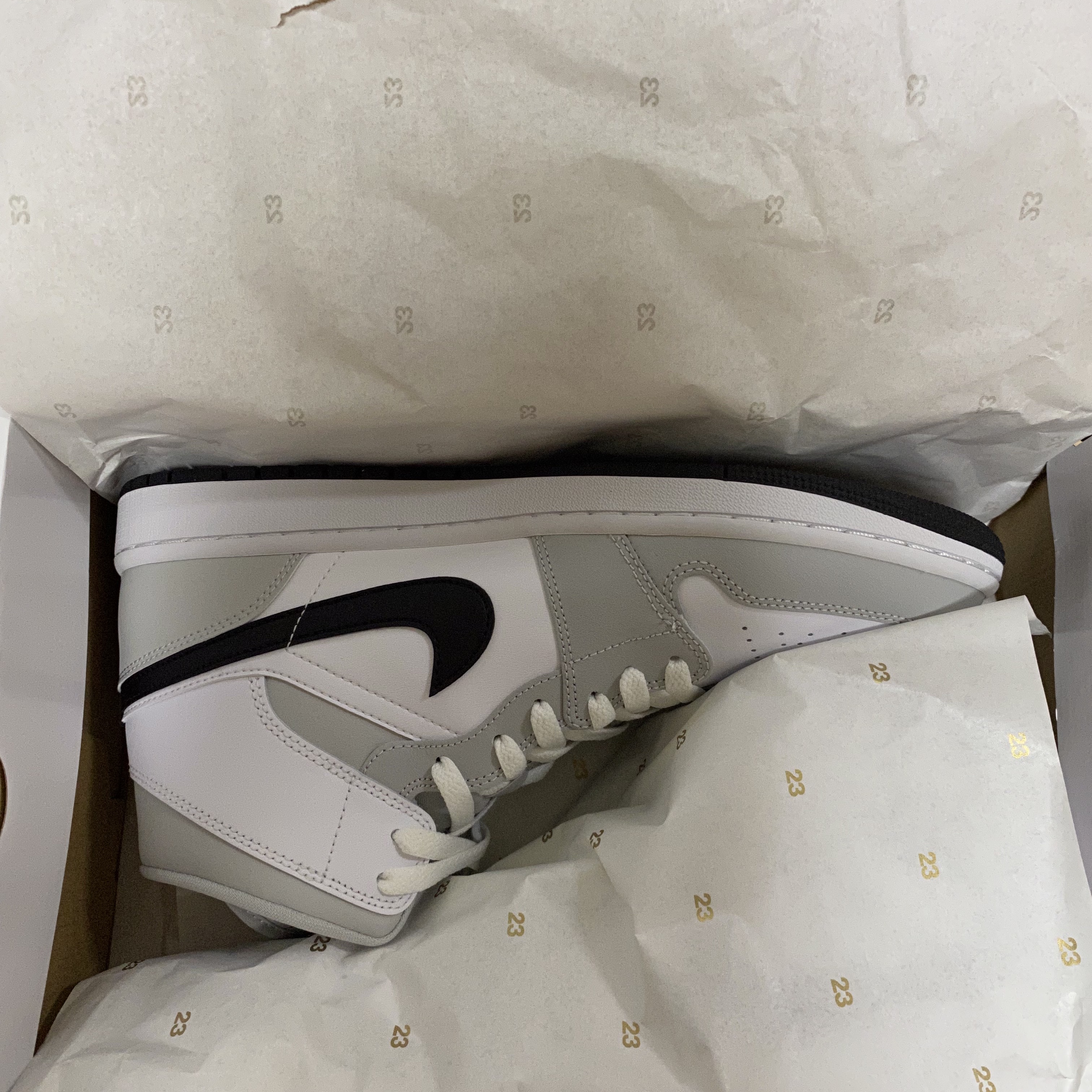 (W) Jordan 1 Mid Grey Fog 착용 스타일