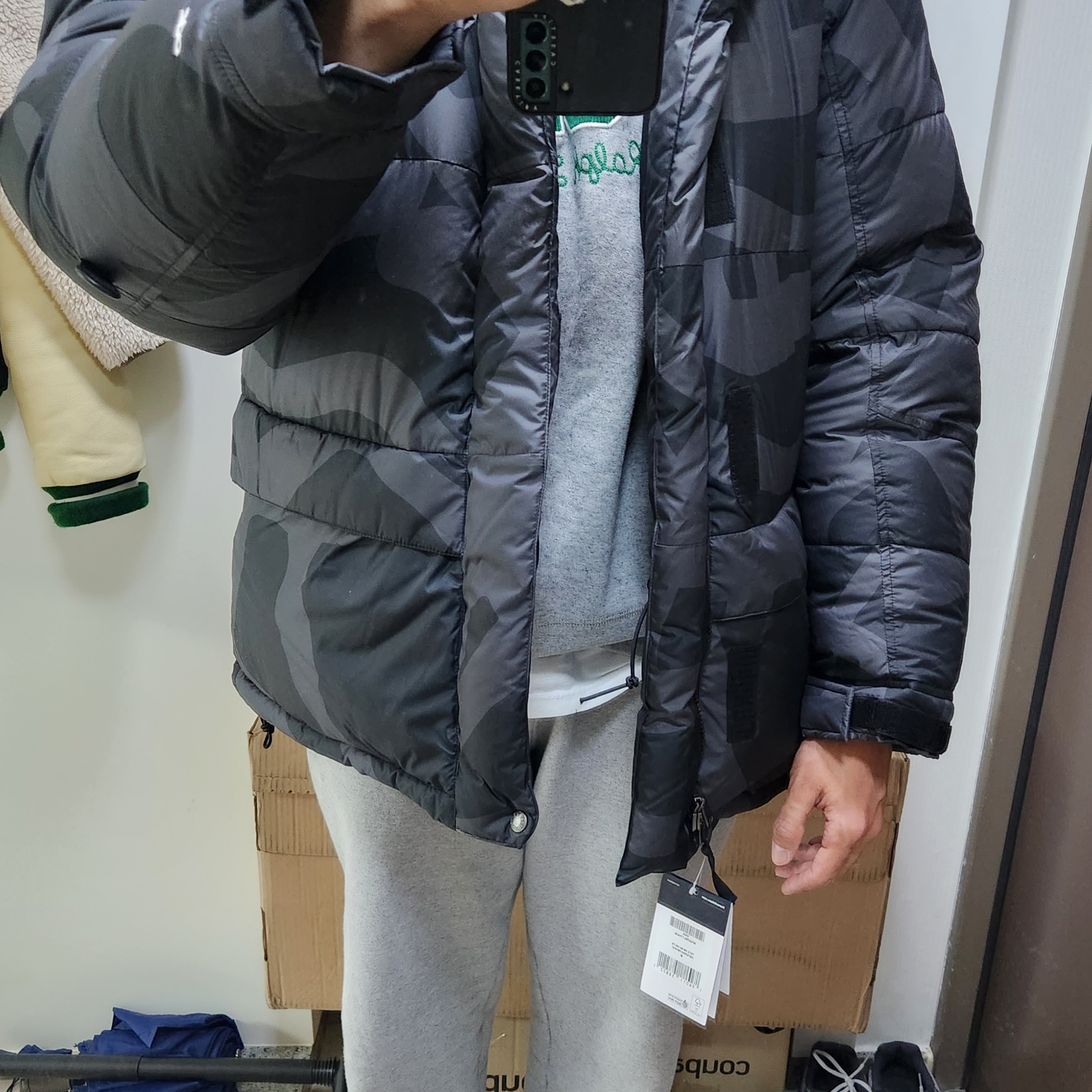 The North Face x Kaws Retro 1994 Himalayan Parka Black Print - 22FW 착용 스타일