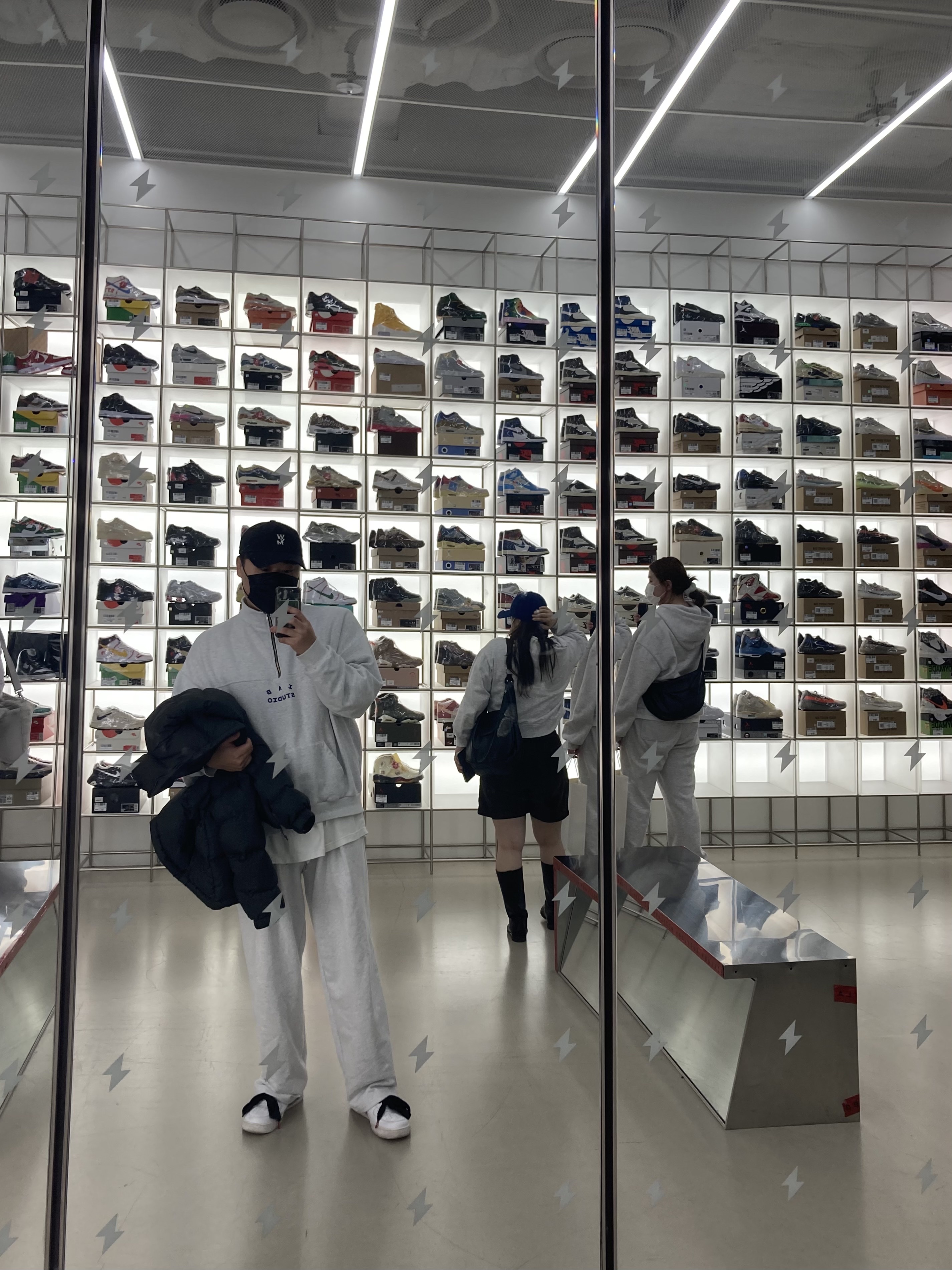 IAB Studio Half Zip Pullover Light Gray, Wooyoungmi White Logo Ball Cap Black 착용 스타일 - 2