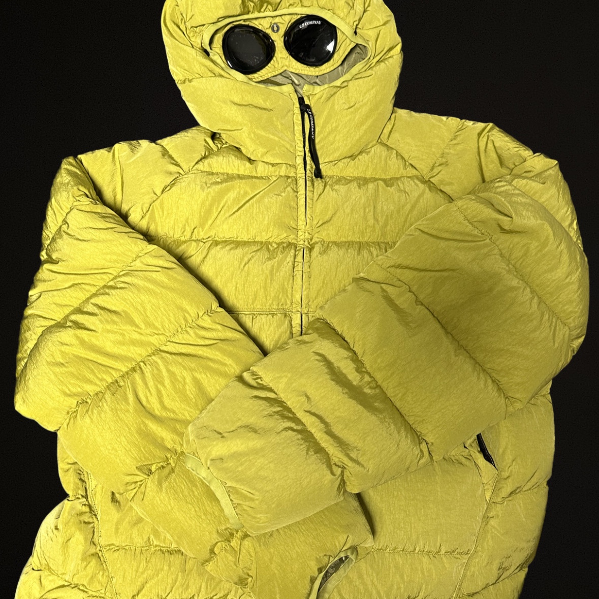 C.P. Company Eco-Chrome R Hooded Down Goggle Jacket Palm Yellow - 22FW 착용 스타일