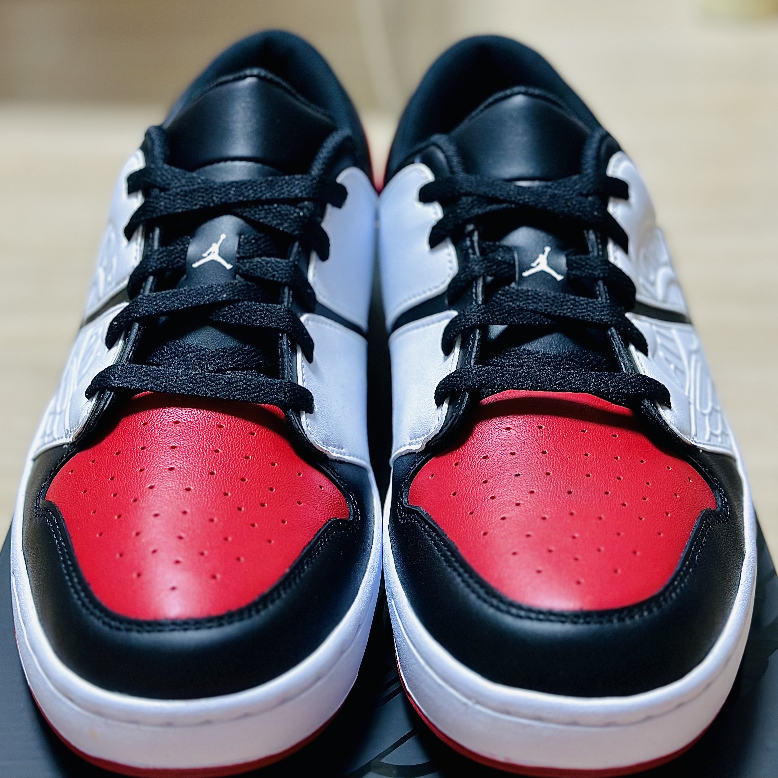 Jordan Nu Retro 1 Low Varsity Red 착용 스타일 - 5