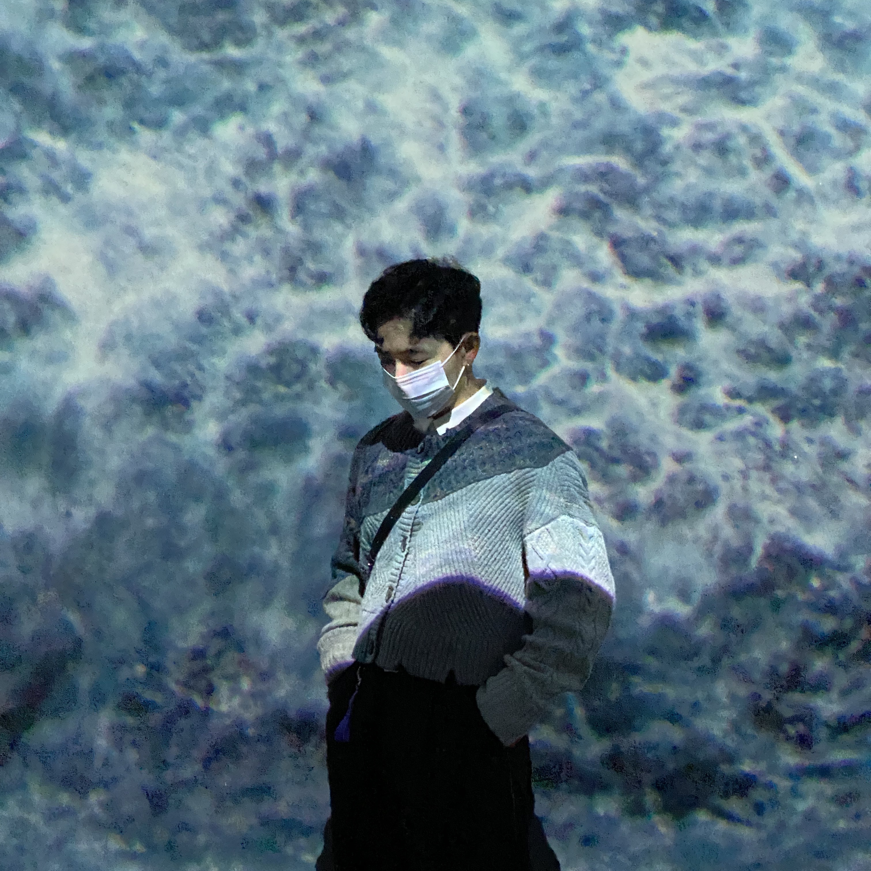 Zara x Ader Error Destroyed Crop Cardigan Blue, Zara x Ader Error Wide Pants Black 착용 스타일 - 5