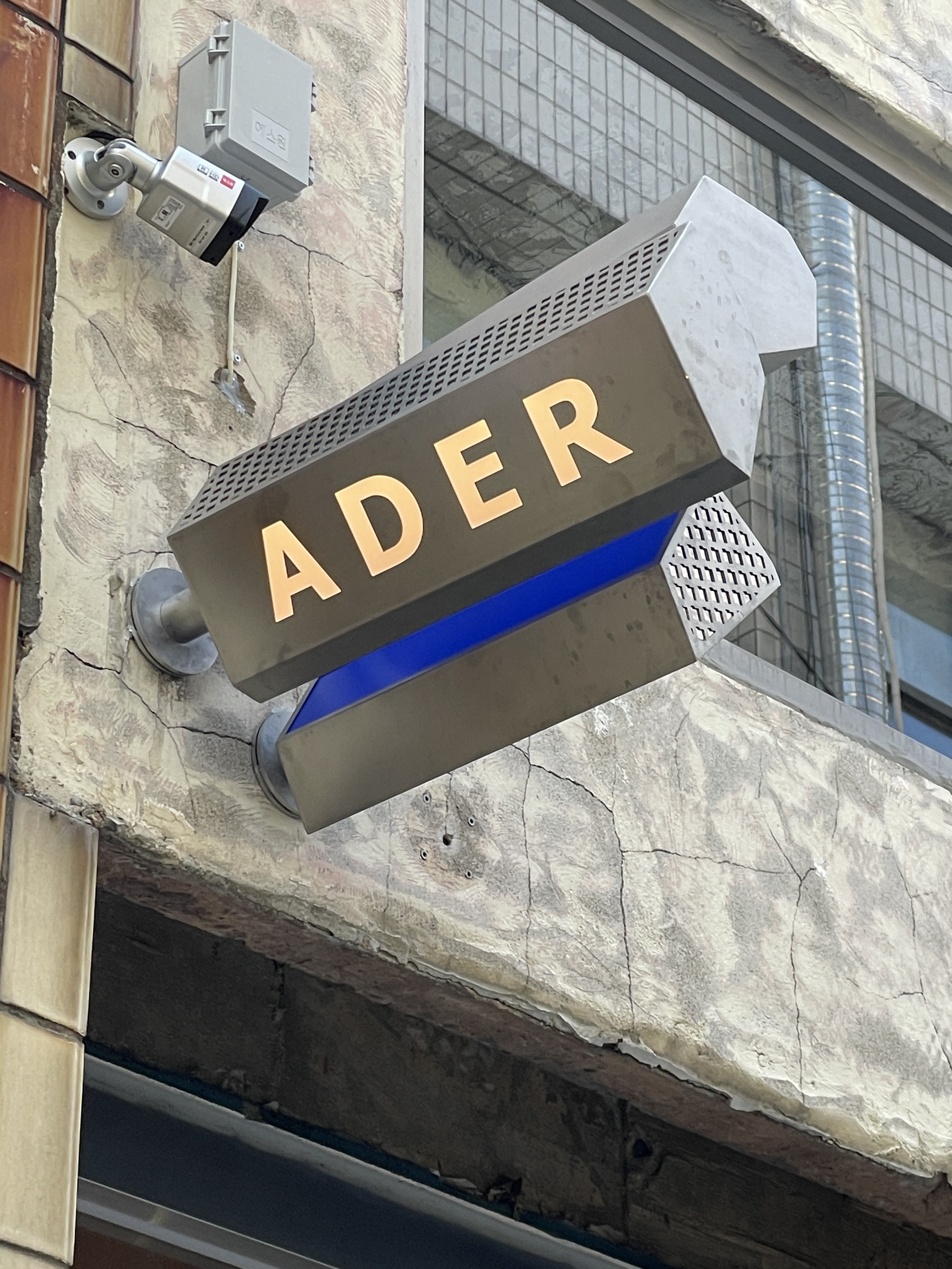 Zara x Ader Error Oversized Blazer Black, Zara x Ader Error Wide Pants Black 착용 스타일 - 3