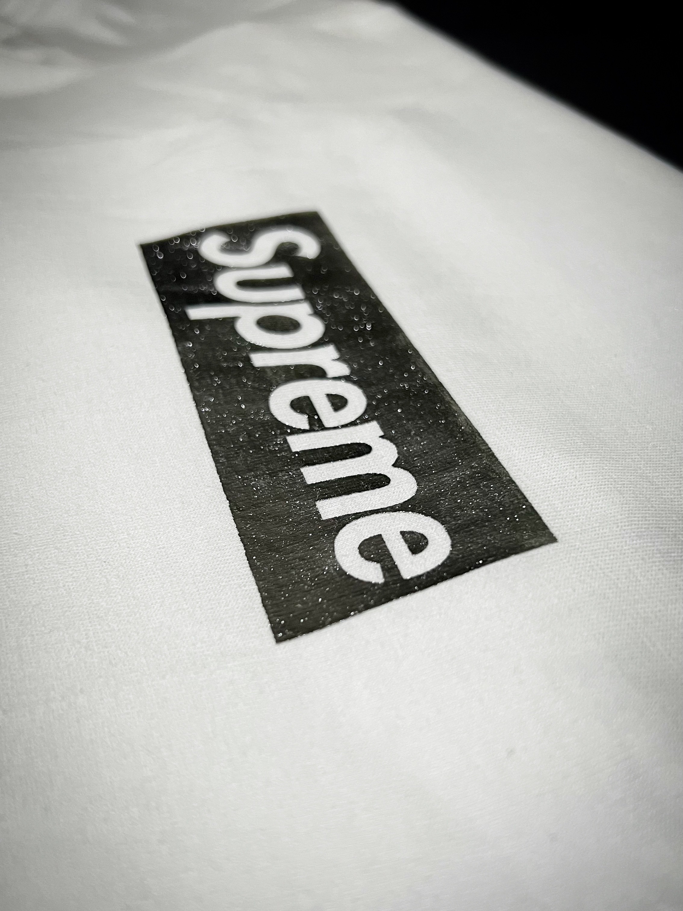 Supreme x MLB Kanji Teams T-Shirt White Sox Black - 22FW, Supreme Chicago Box Logo T-Shirt White - 22FW 착용 스타일 - 3