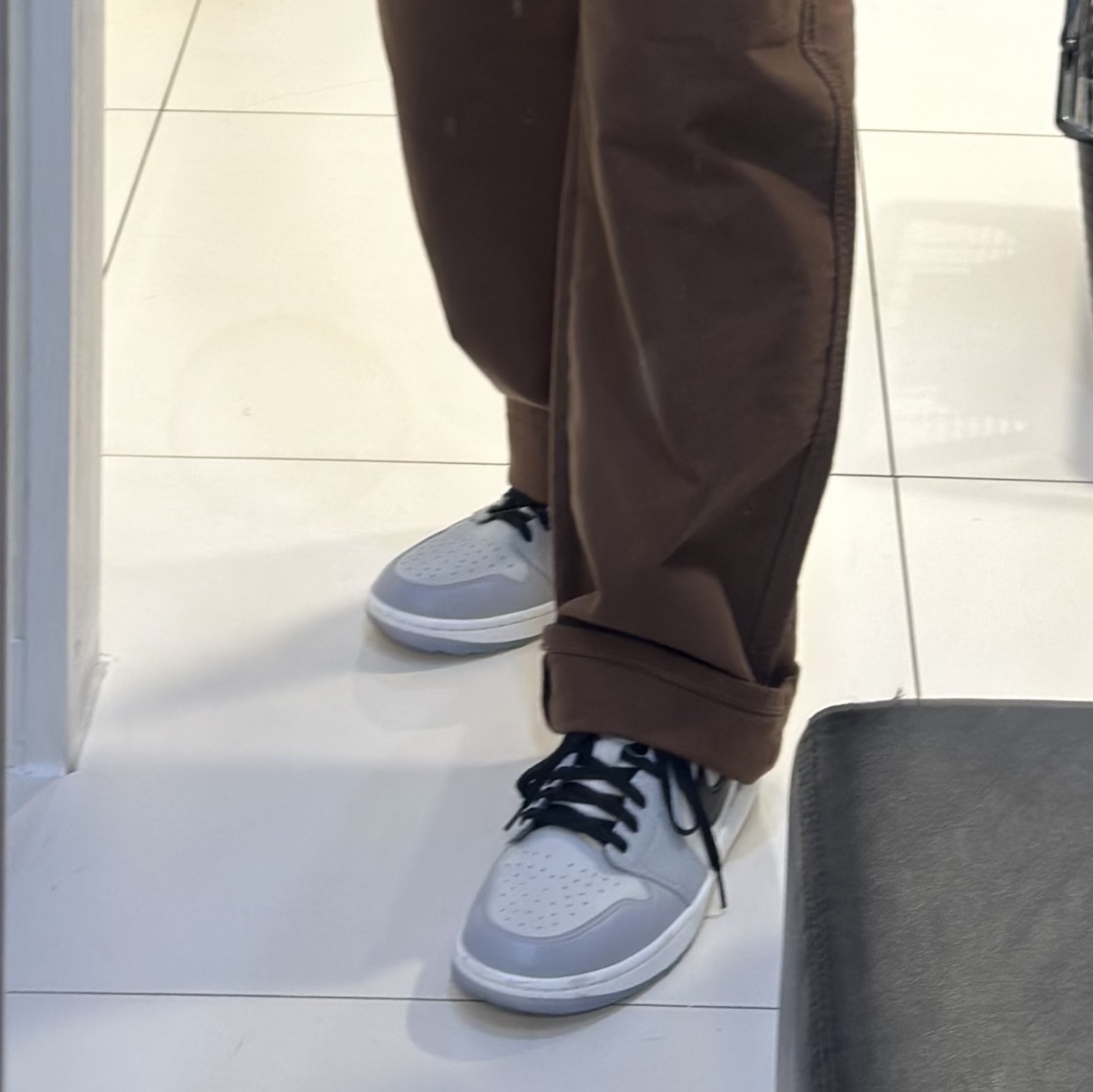 Jordan 1 Low Golf Wolf Grey 착용 스타일 - 4