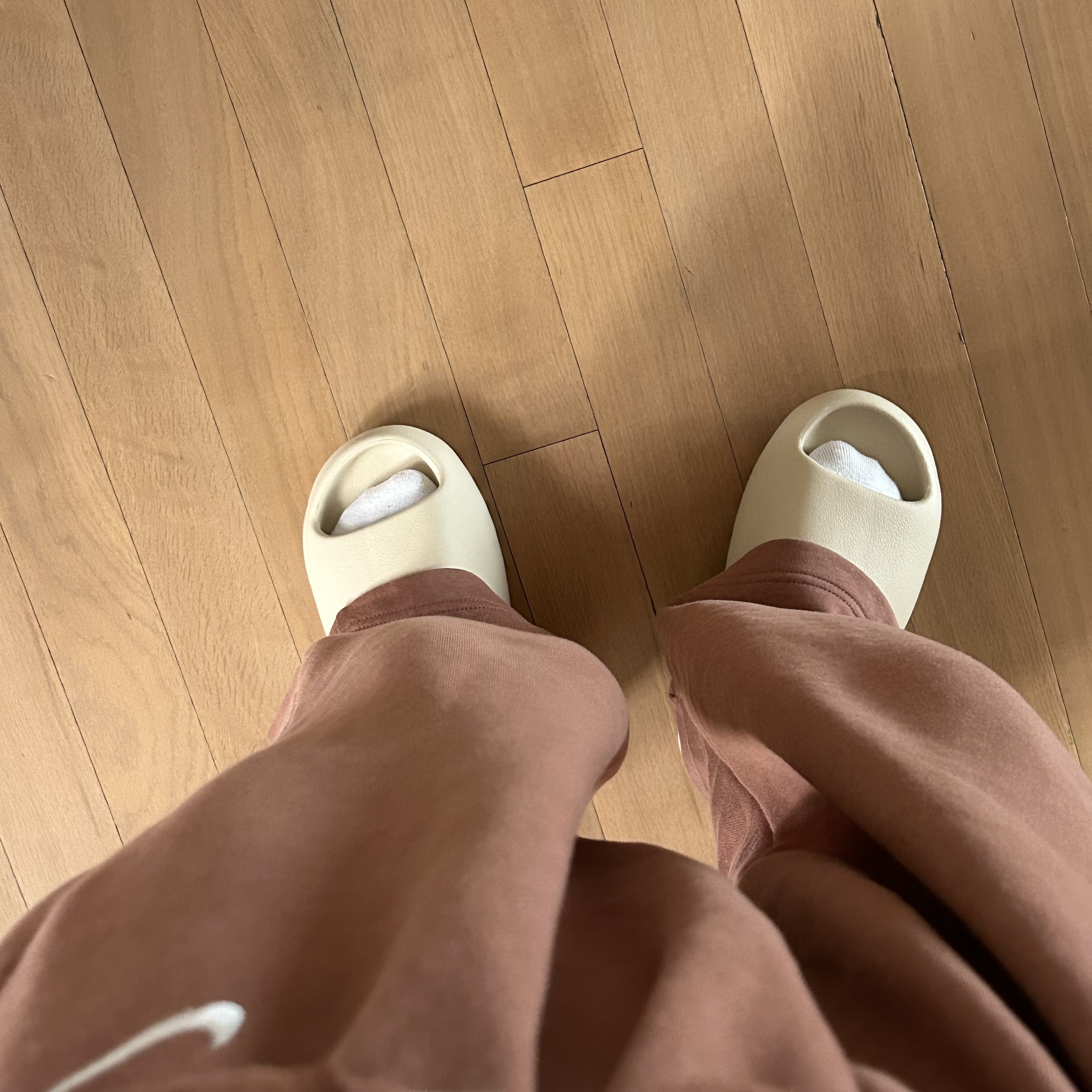 Adidas Yeezy Slide Bone 2022/2023 착용 스타일
