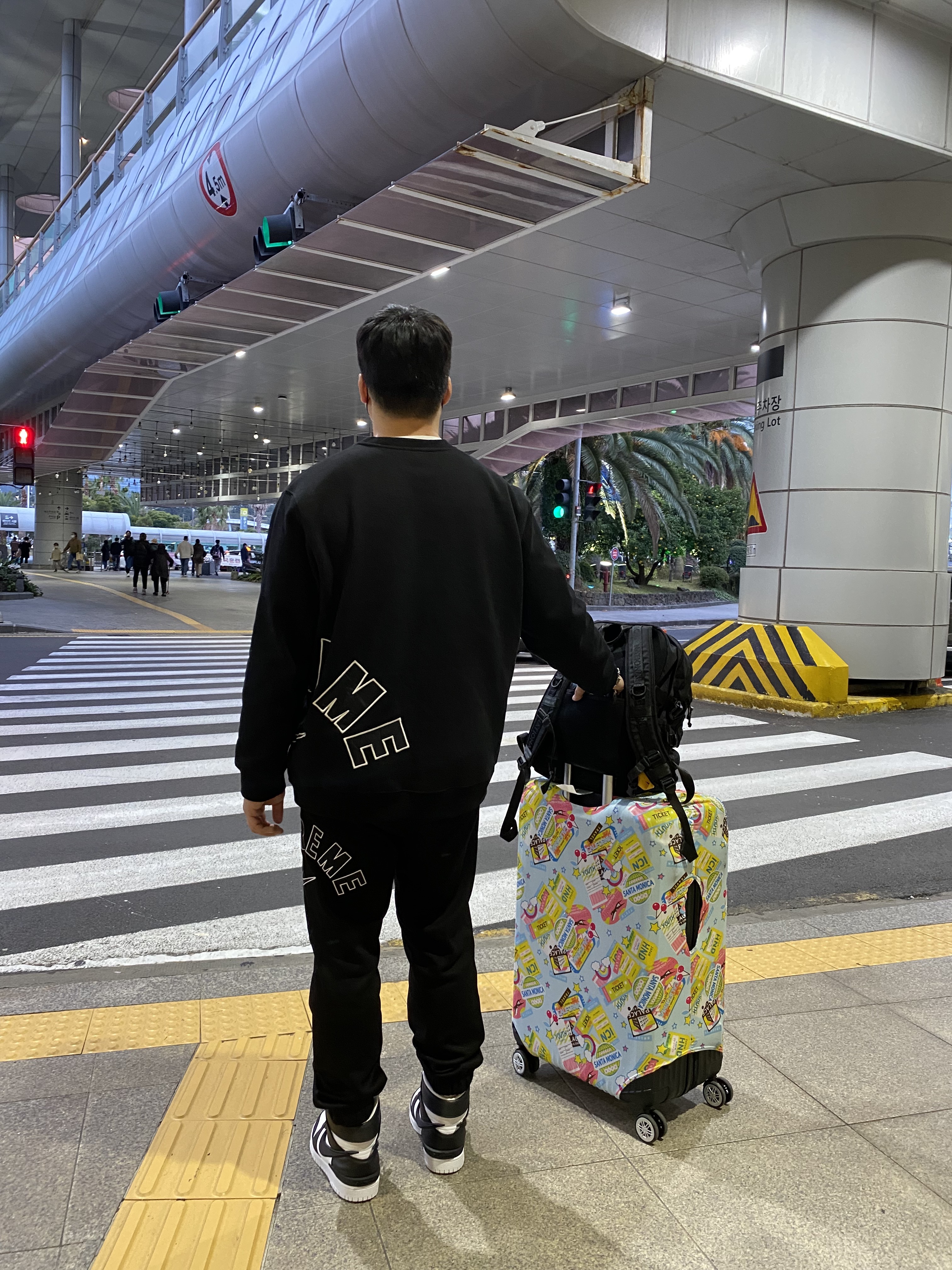 Supreme x Nike NBA Teams Warm-Up Jacket Black - 18SS, Supreme x Nike Arc Crewneck Black - 22SS 착용 스타일 - 1