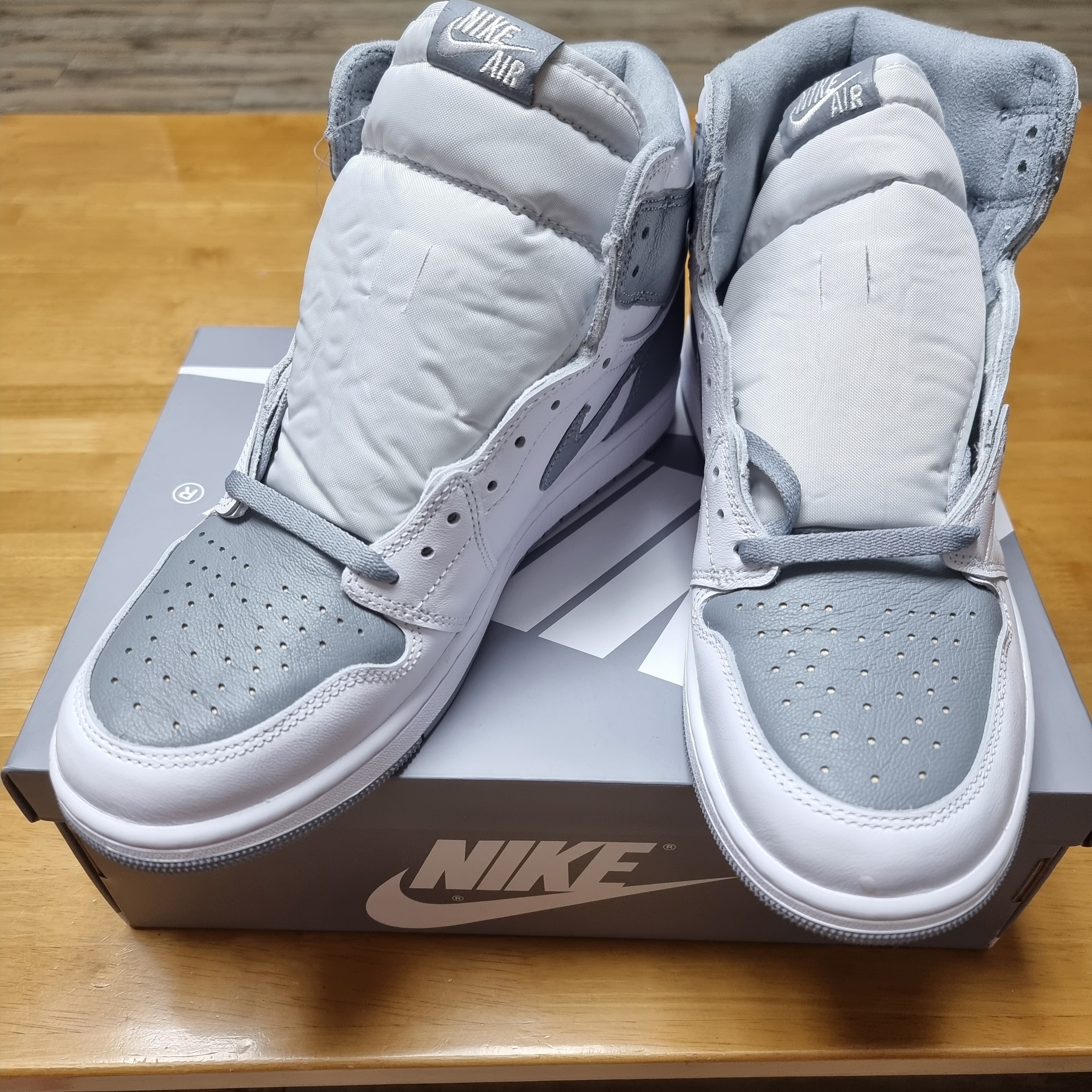 Jordan 1 Retro High OG Stealth 착용 스타일 - 2