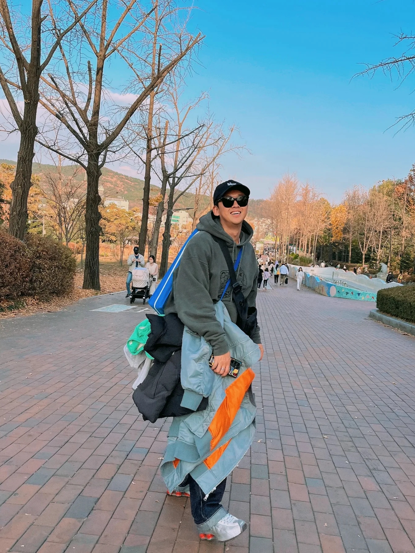 Typing Mistake Curved Line Wide Denim Pants Deep Indigo - 22FW, Nike Shox R4 Metallic Silver Comet Red 착용 스타일 - 1