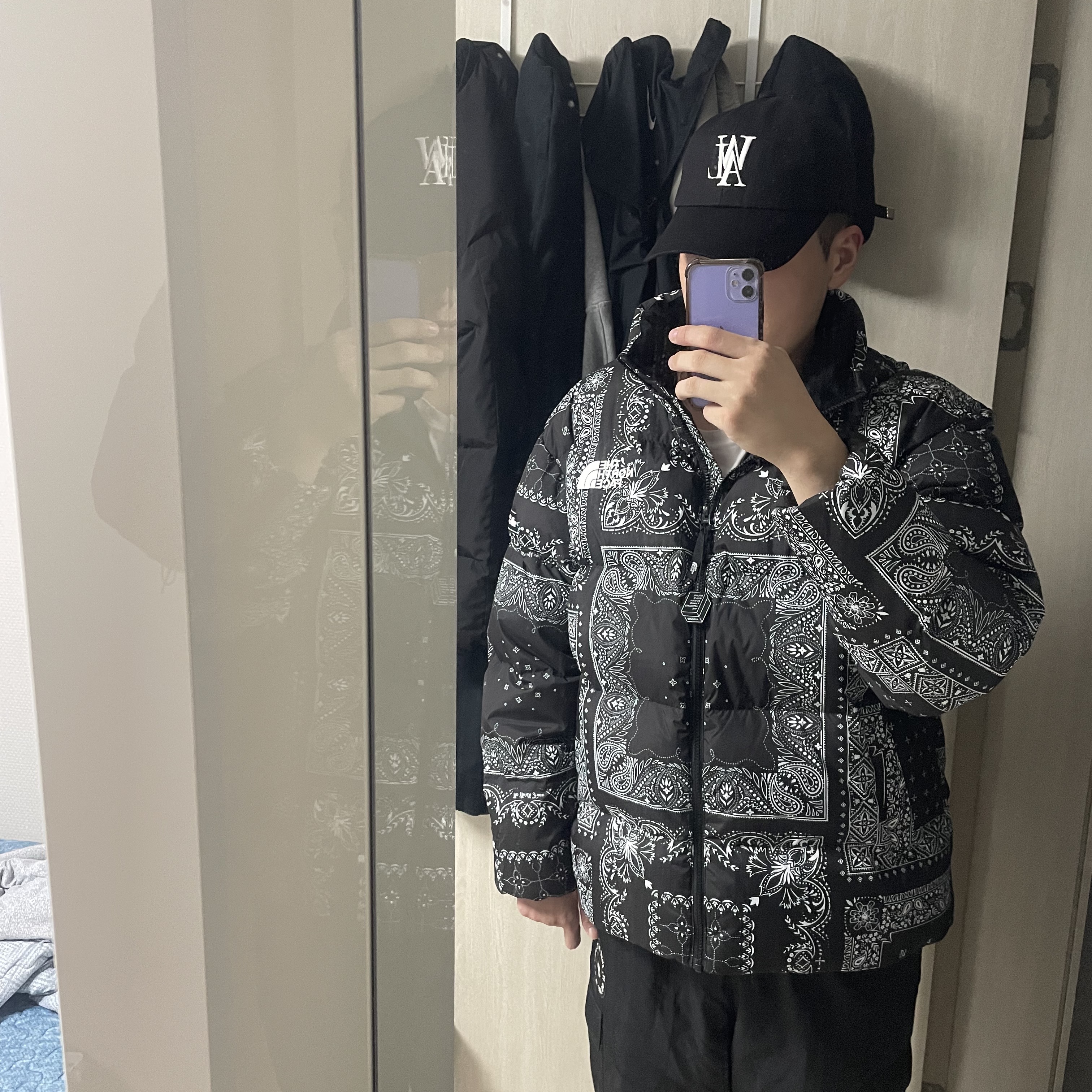 The North Face Novelty Lofty Down Jacket Real Black 착용 스타일