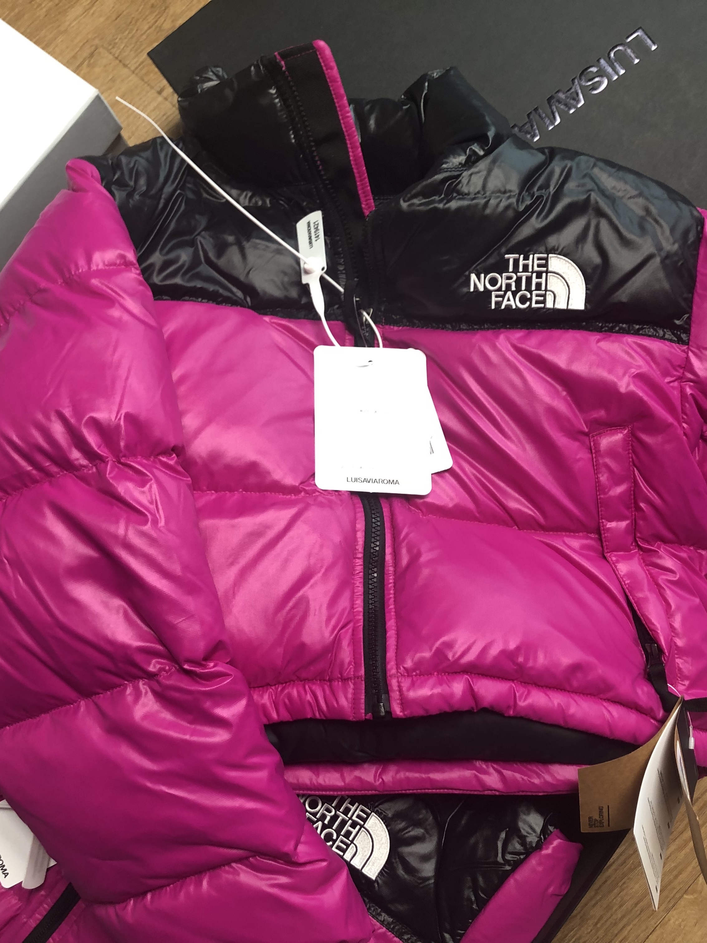 (W) The North Face Nuptse Short Jacket Fuchsia Pink 착용 스타일
