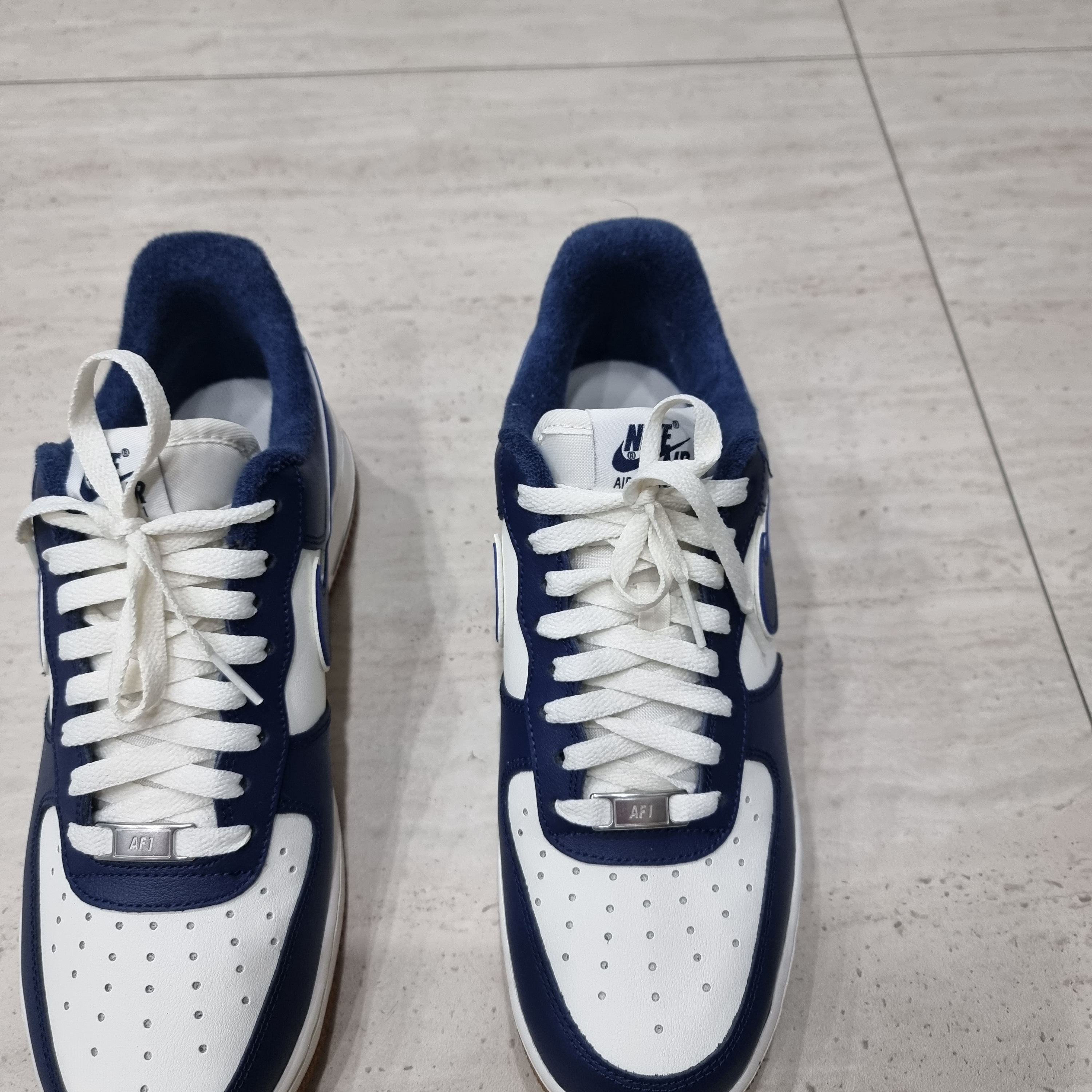 Nike Air Force 1 '07 LV8 Midnight Navy 착용 스타일 - 1