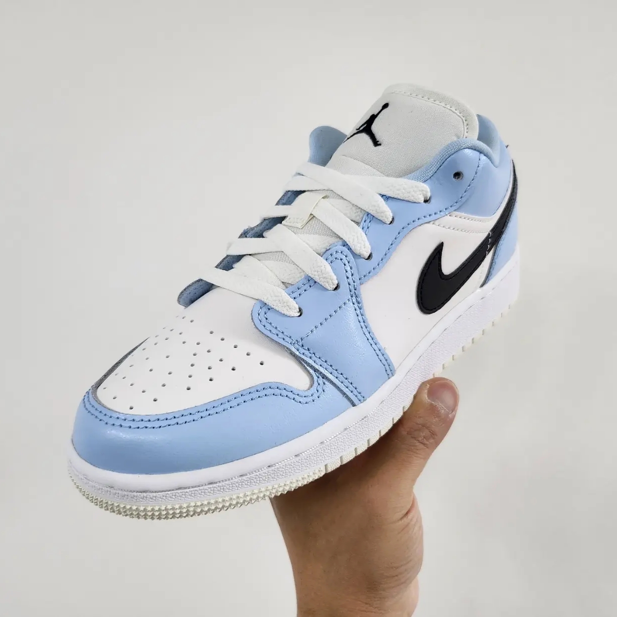 (GS) Jordan 1 Low Ice Blue 착용 스타일 - 1