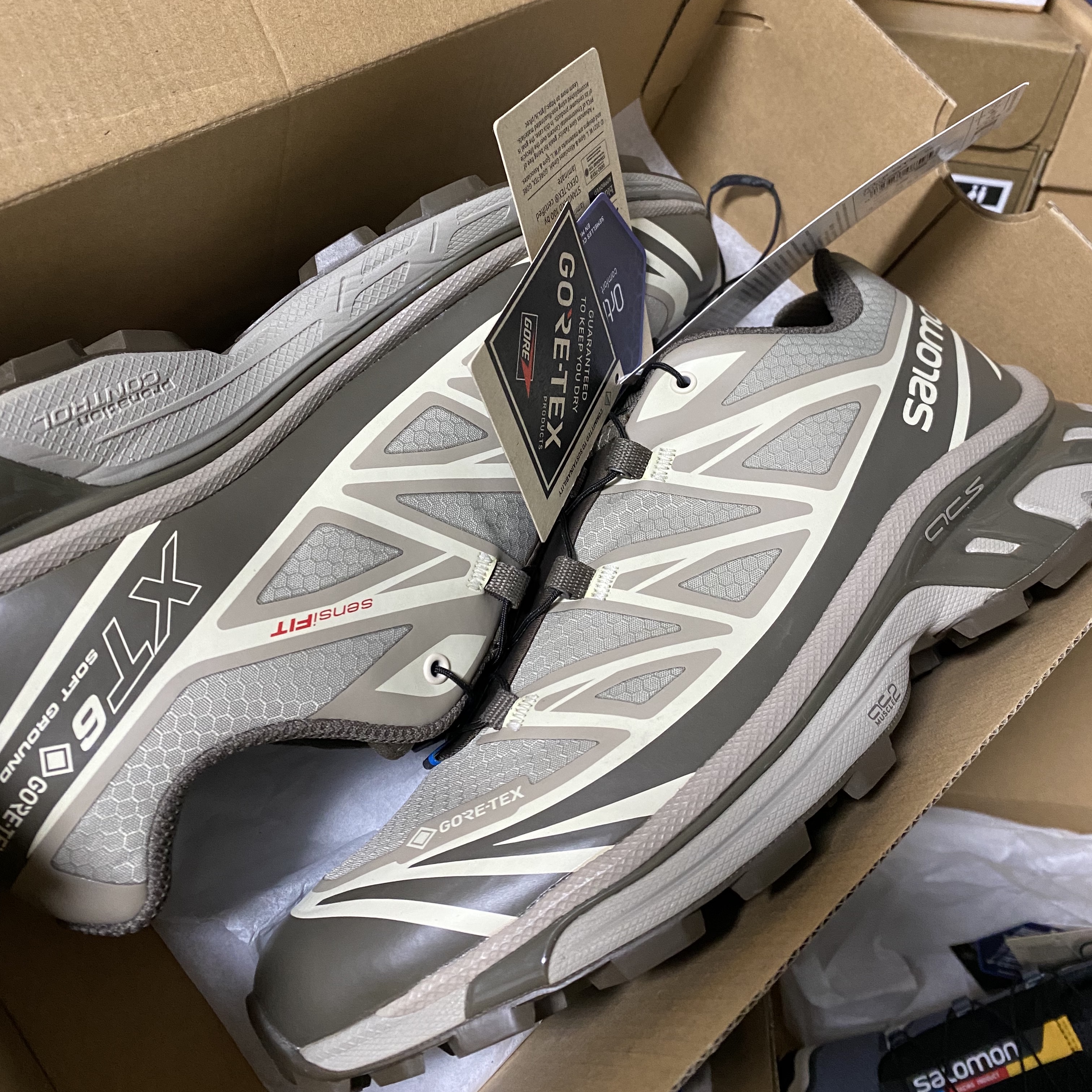Salomon XT-6 Gore-Tex Vintage Khaki 착용 스타일