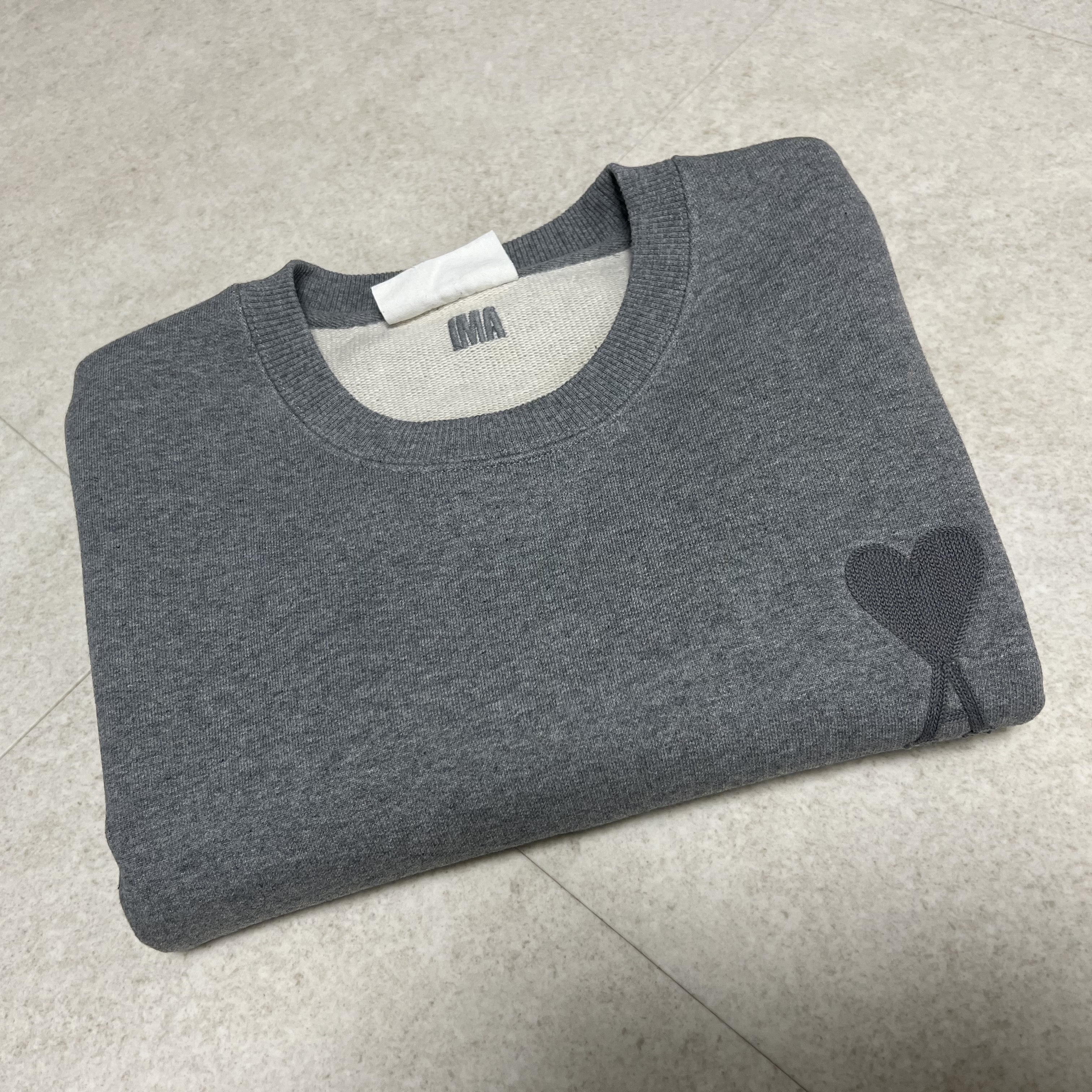 AMI de Coeur Tone-On-Tone Sweatshirt Heather Grey - 21FW 착용 스타일 - 1