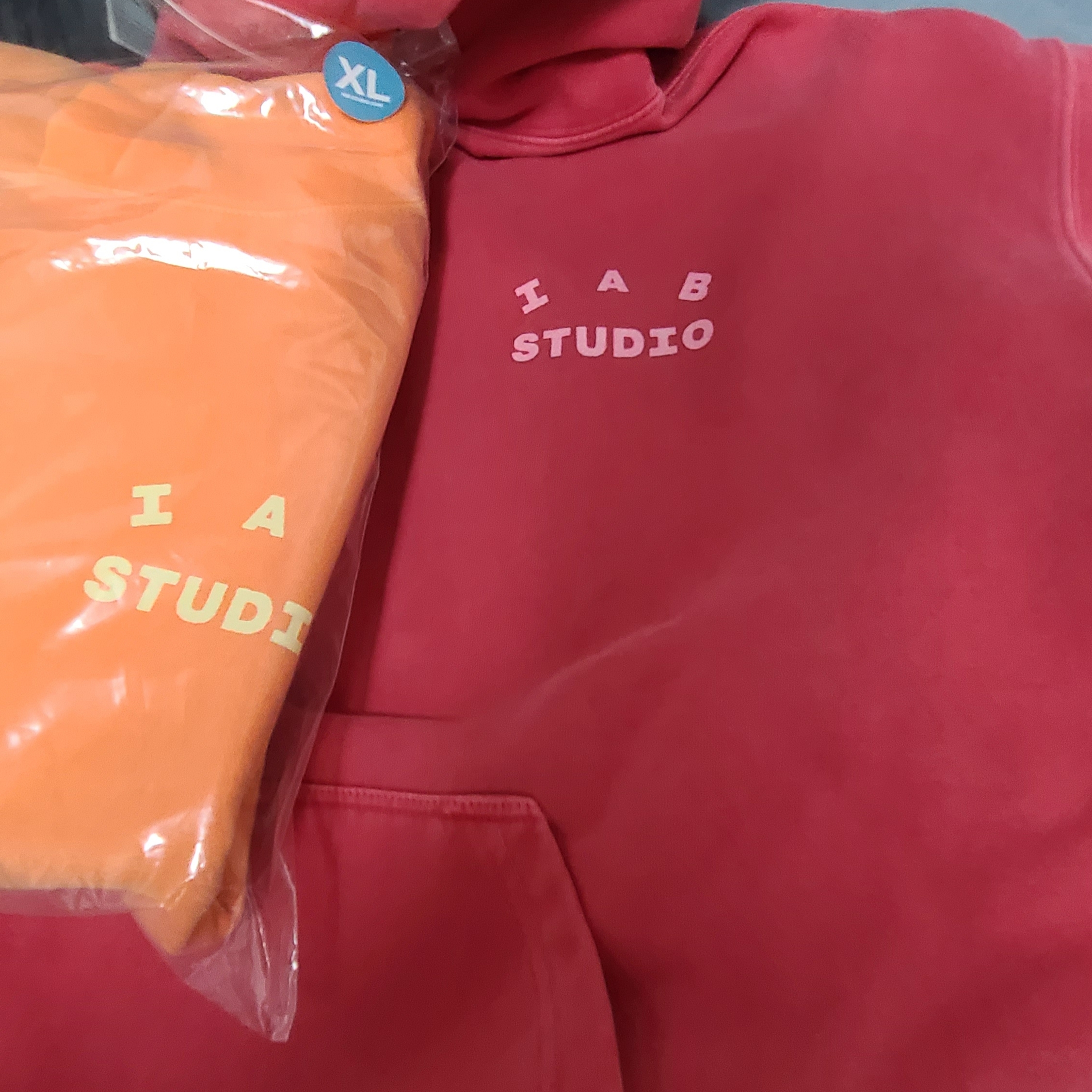 IAB Studio Pigment Hoodie & Sack Coral, IAB Studio Pigment Hoodie & Sack Salmon 착용 스타일