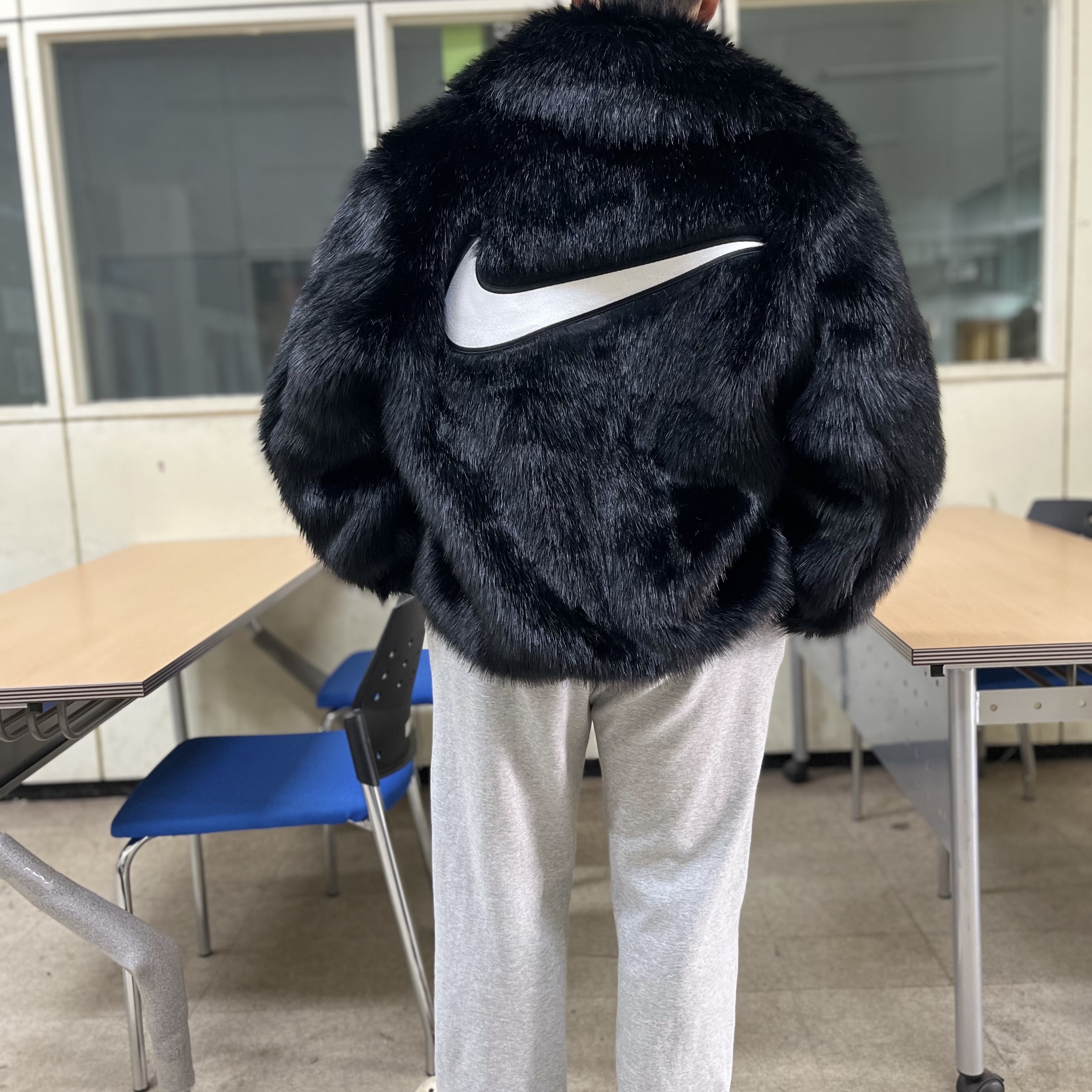 (W) Nike x Ambush Reversible Faux-Fur Coat Black 착용 스타일