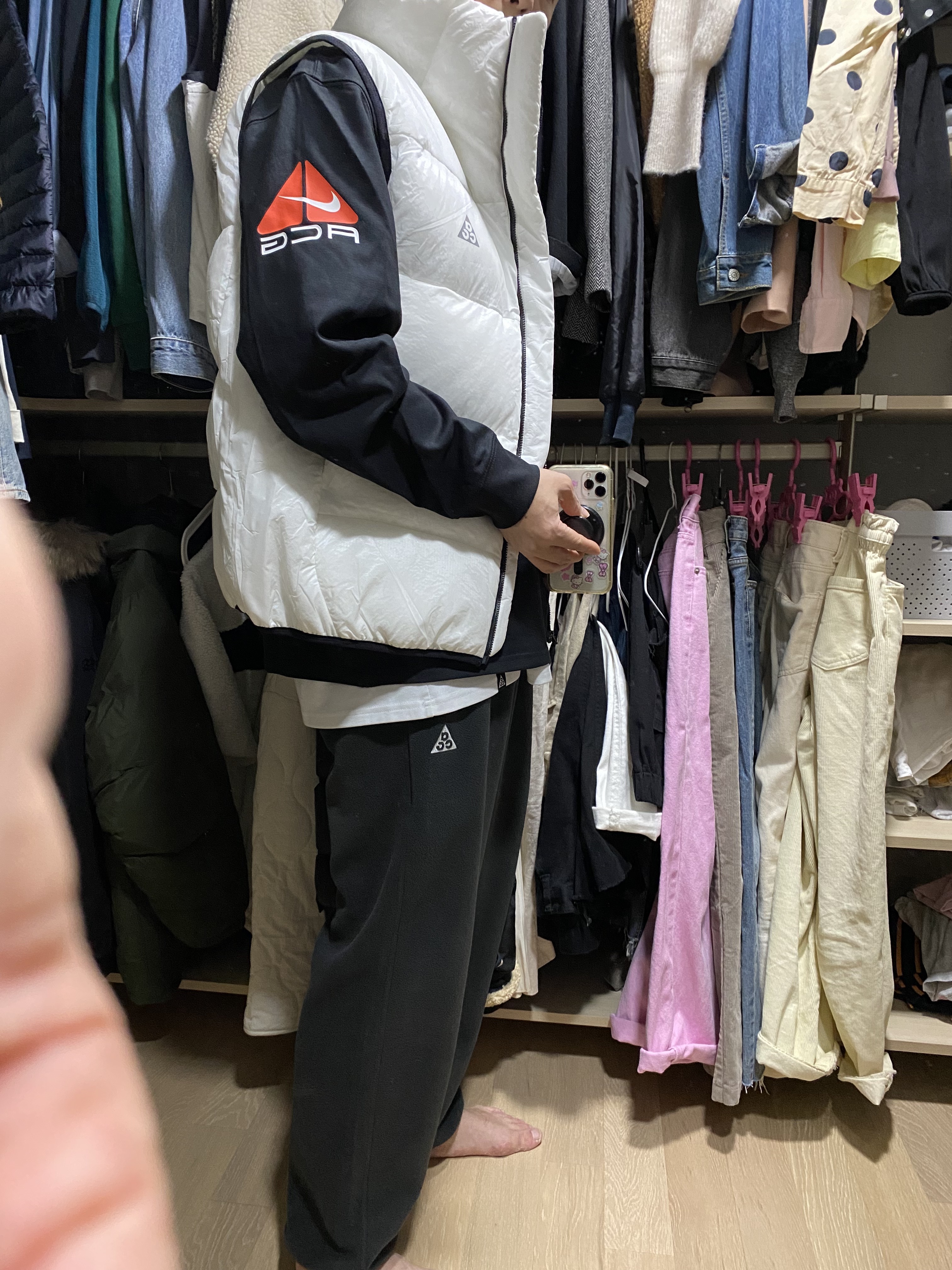 Nike ACG Therma-Fit ADV Airora Vest White - US/EU, Nike NRG ACG SSNL Lungs Long Sleeve T-Shirt Black - Asia 착용 스타일 - 2
