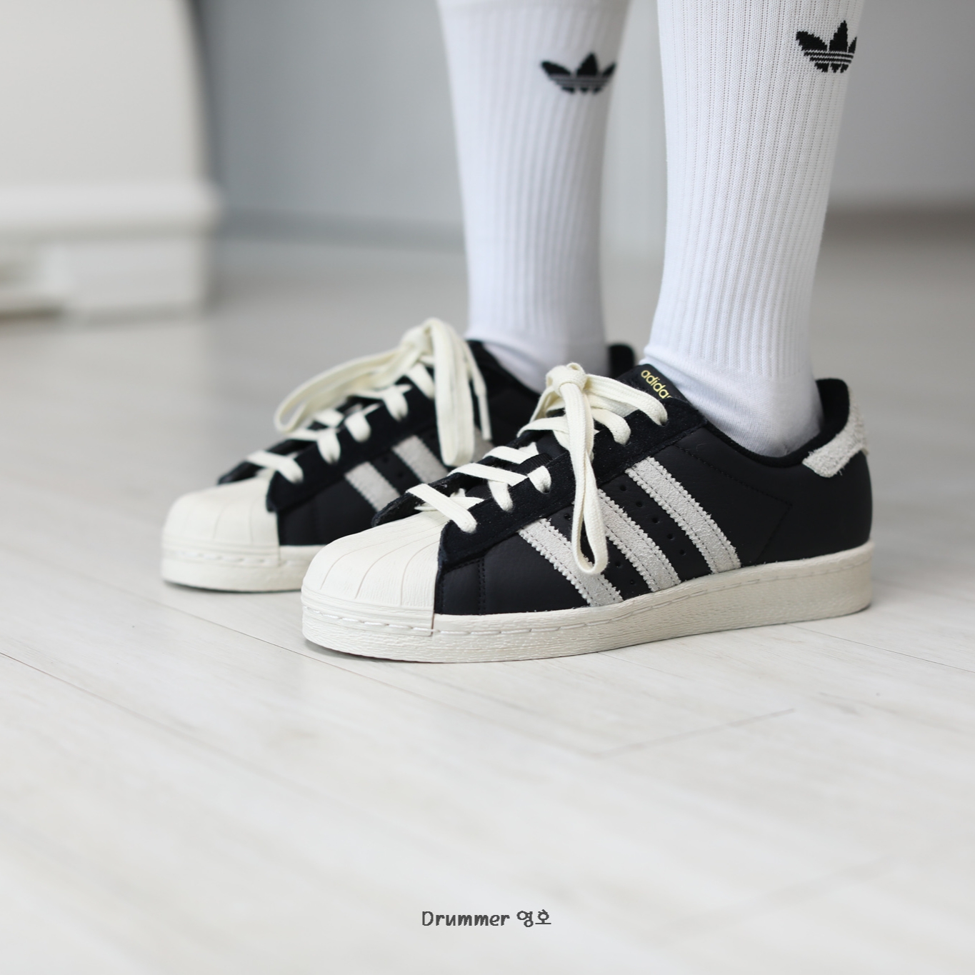 Adidas Superstar 82 Black White 착용 스타일