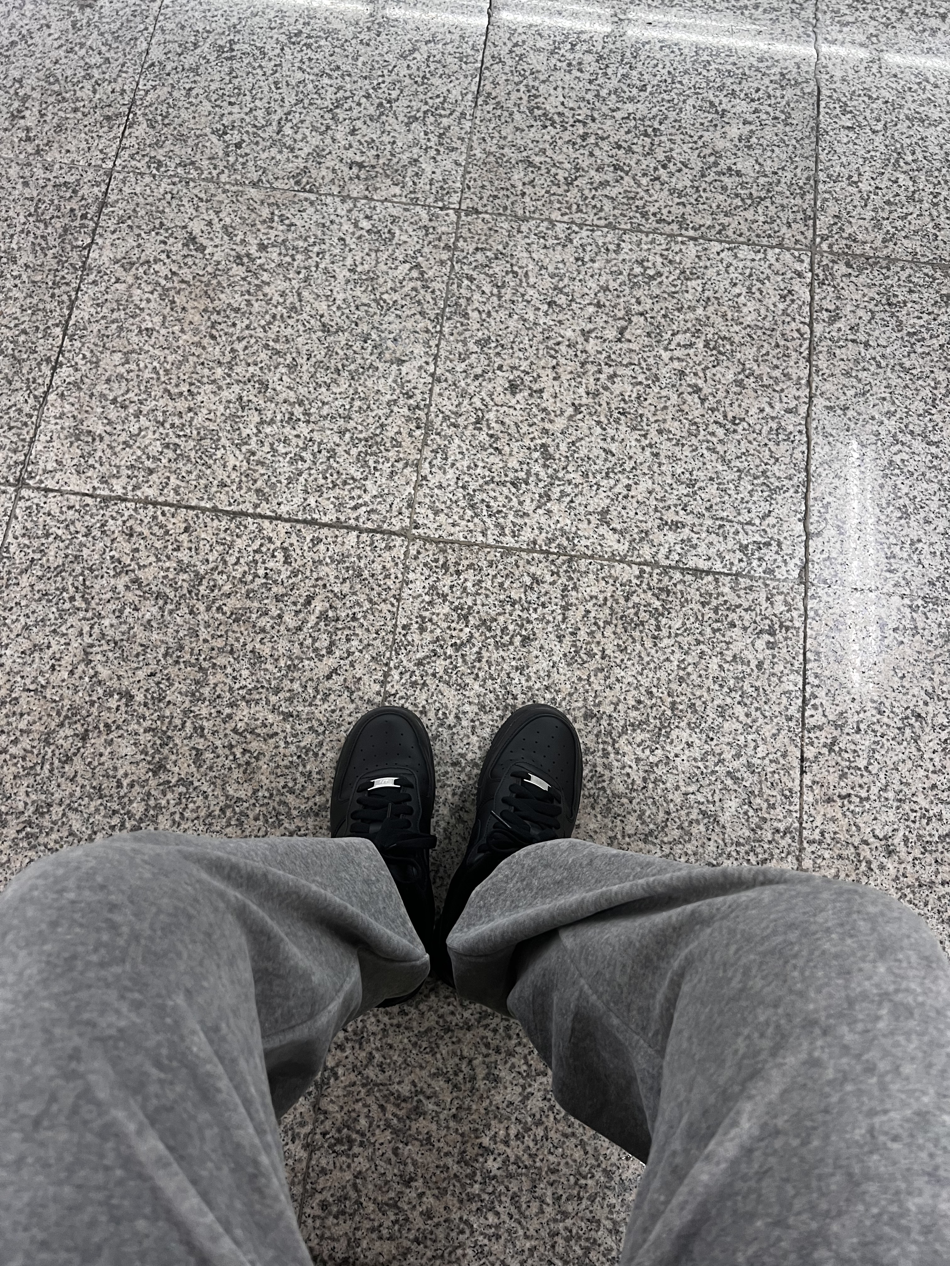 (W) Nike Air Force 1 '07 Low Triple Black, Nike Air Force 1 '07 Low Triple Black 착용 스타일 - 3