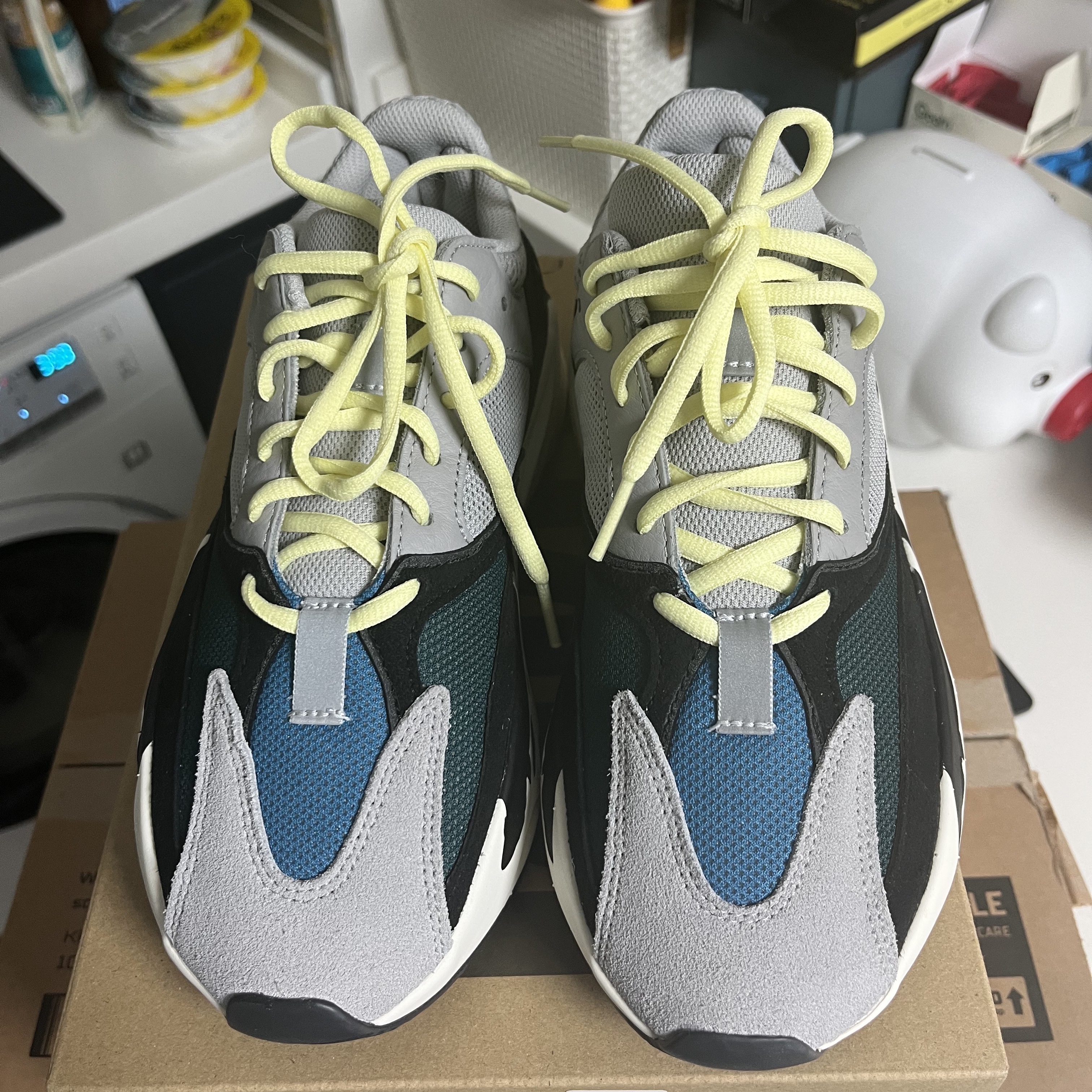 Adidas Yeezy Boost 700 Wave Runner Solid Grey 2021/2022 착용 스타일