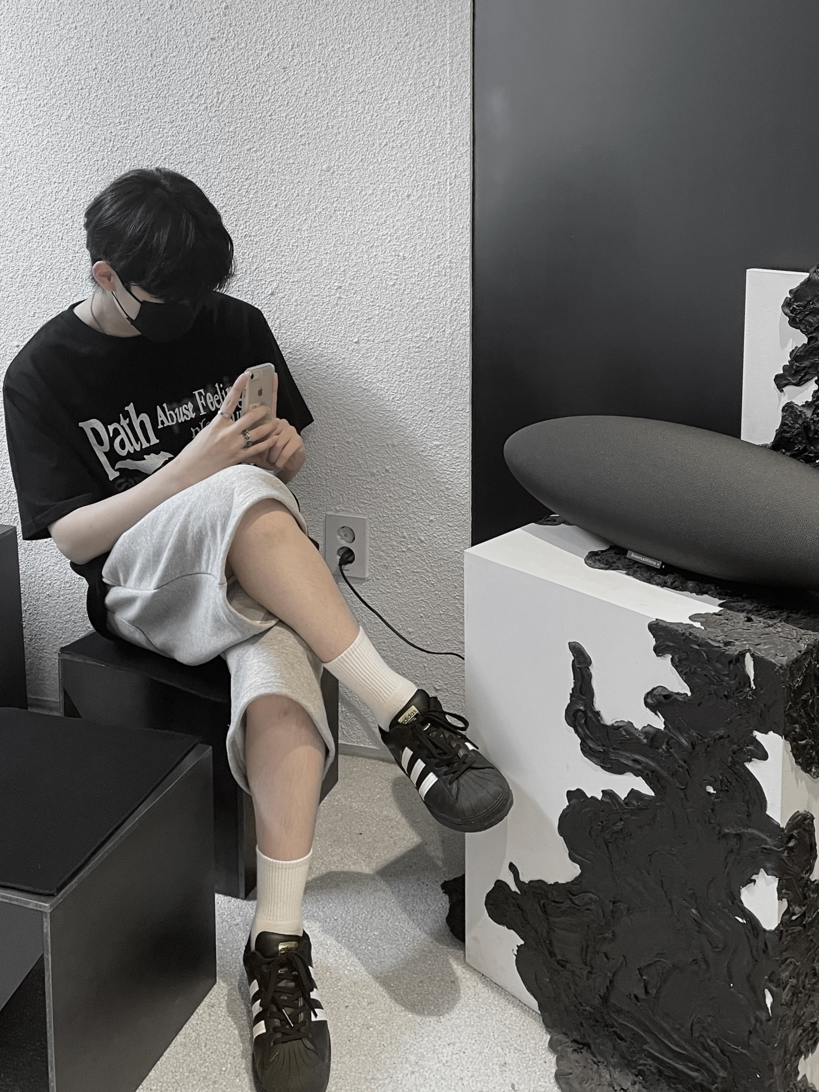 Adidas Superstar Core Black White 착용 스타일