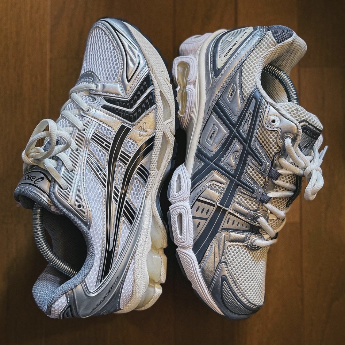 Asics Gel-Nimbus 9 Pure Silver Metropolis, Asics x JJJJound Gel-Kayano 14 Silver Black 착용 스타일