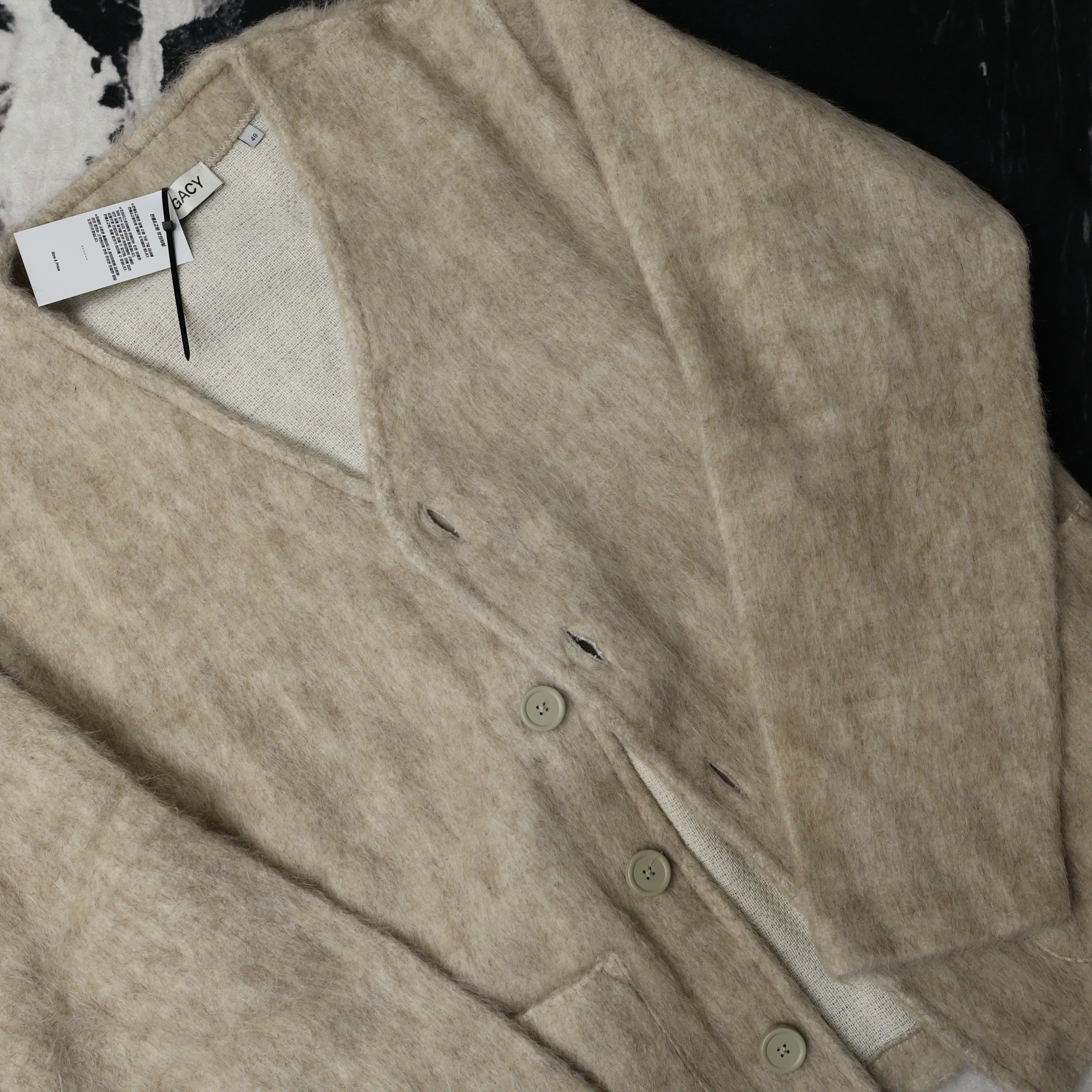 Our Legacy Cardigan Mohair Antique White 착용 스타일 - 3