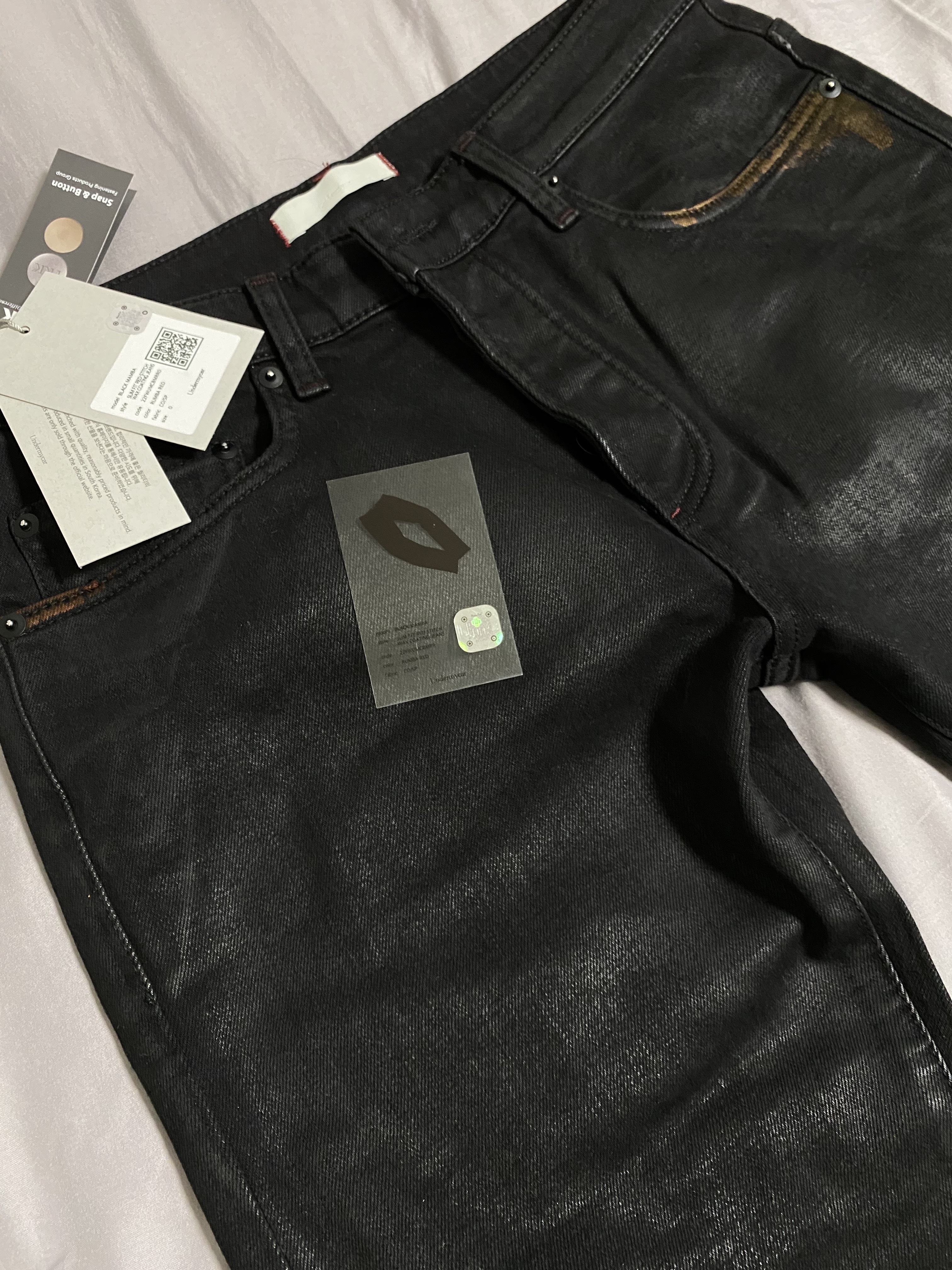 Undermycar Black Mamba Slim Fit Red Stitch Wax Coating Jeans Rumba Red - 22FW 착용 스타일