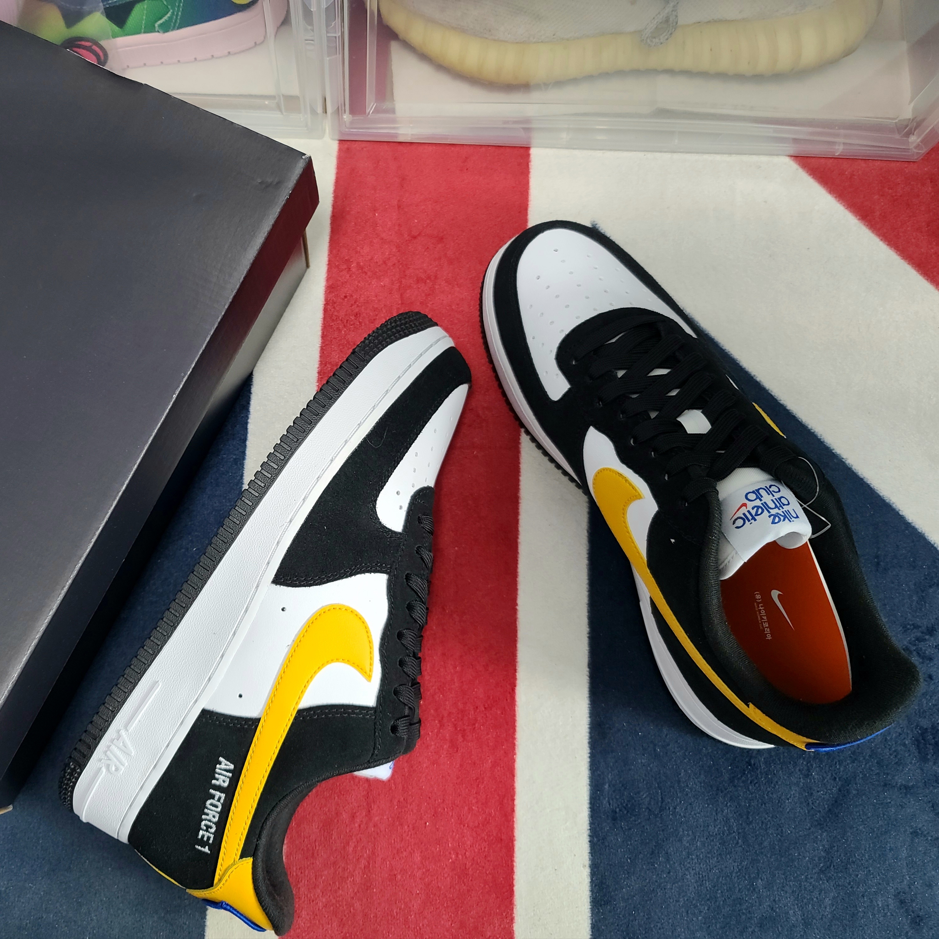 Nike Air Force 1 '07 LV8 Athletic Club Black Dark Sulfur 착용 스타일 - 1